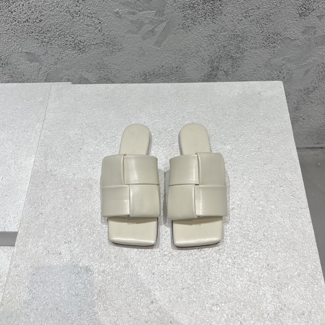 Bottega Veneta 編織 平底 涼拖 米白
