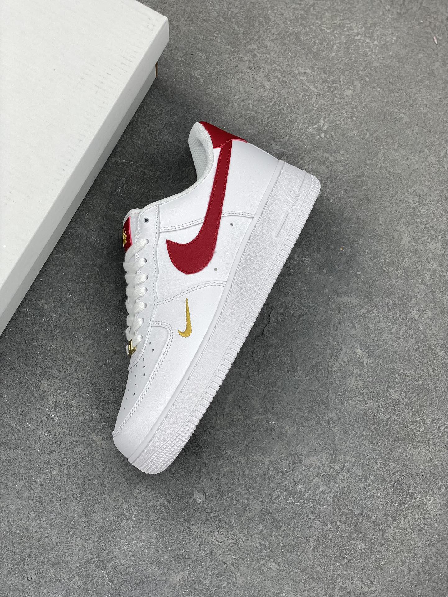 Nike Air Force 1 '07 Low White Burgundy Crush Gold Honeycomb Cushion 8 i1678735820 4980 6