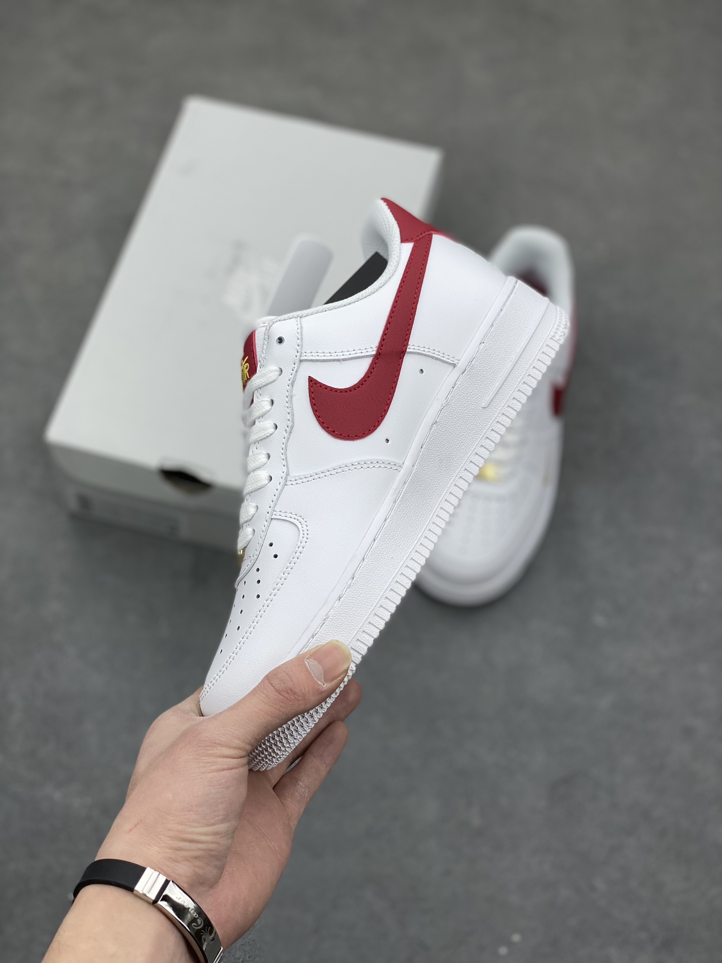 Nike Air Force 1 '07 Low White Burgundy Crush Gold Honeycomb Cushion 4 i1678735820 9348 2