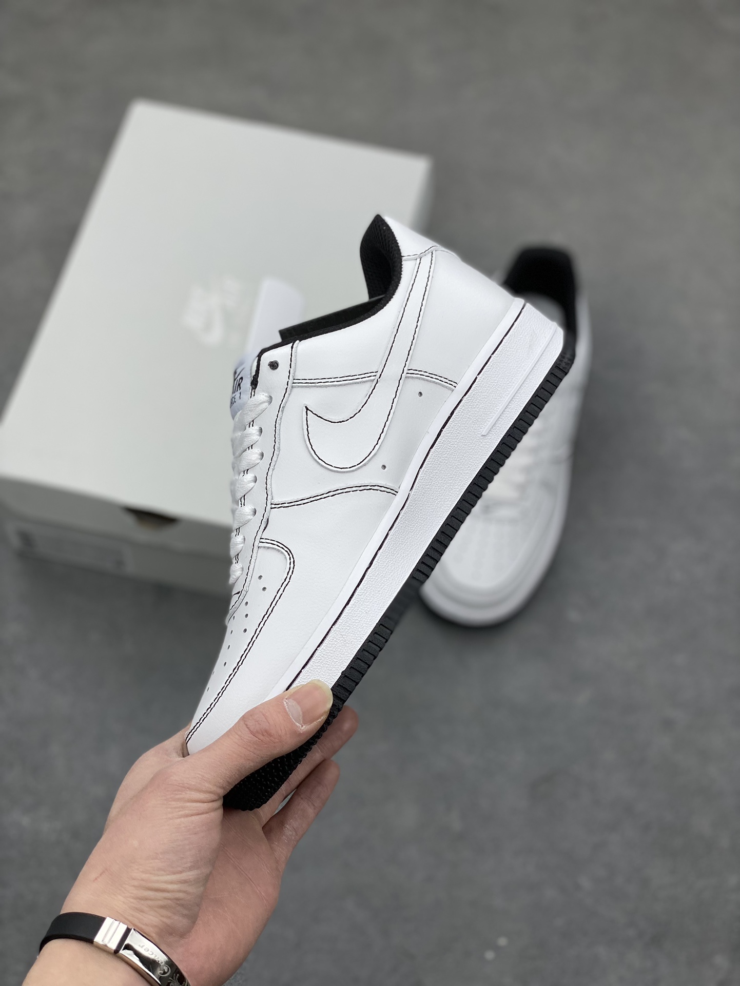 Nike Air Force 1 '07 Low White/Black Stitching - Iconic Style and Comfort 4 i1678736061 7450 2