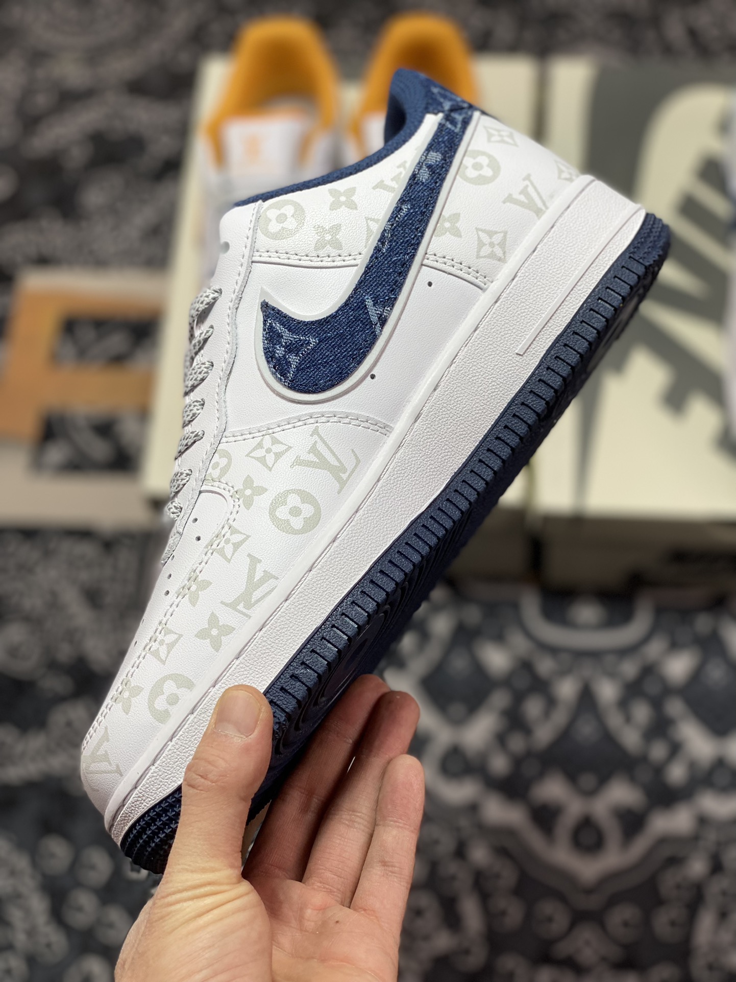 260 Louis Vuitton x Nike Air Force 1 07 LV8”White/Navy/LV Monogram” DR9868-600