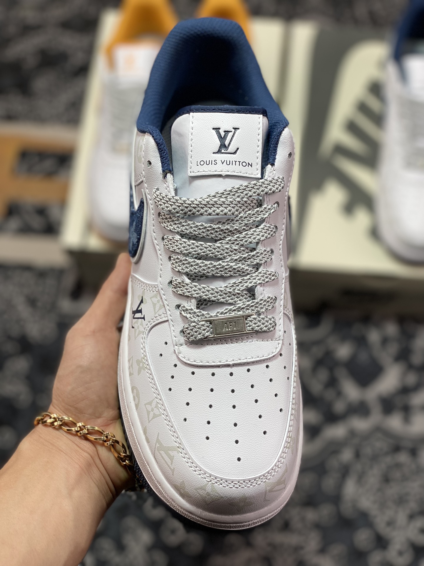 260 Louis Vuitton x Nike Air Force 1 07 LV8”White/Navy/LV Monogram” DR9868-600