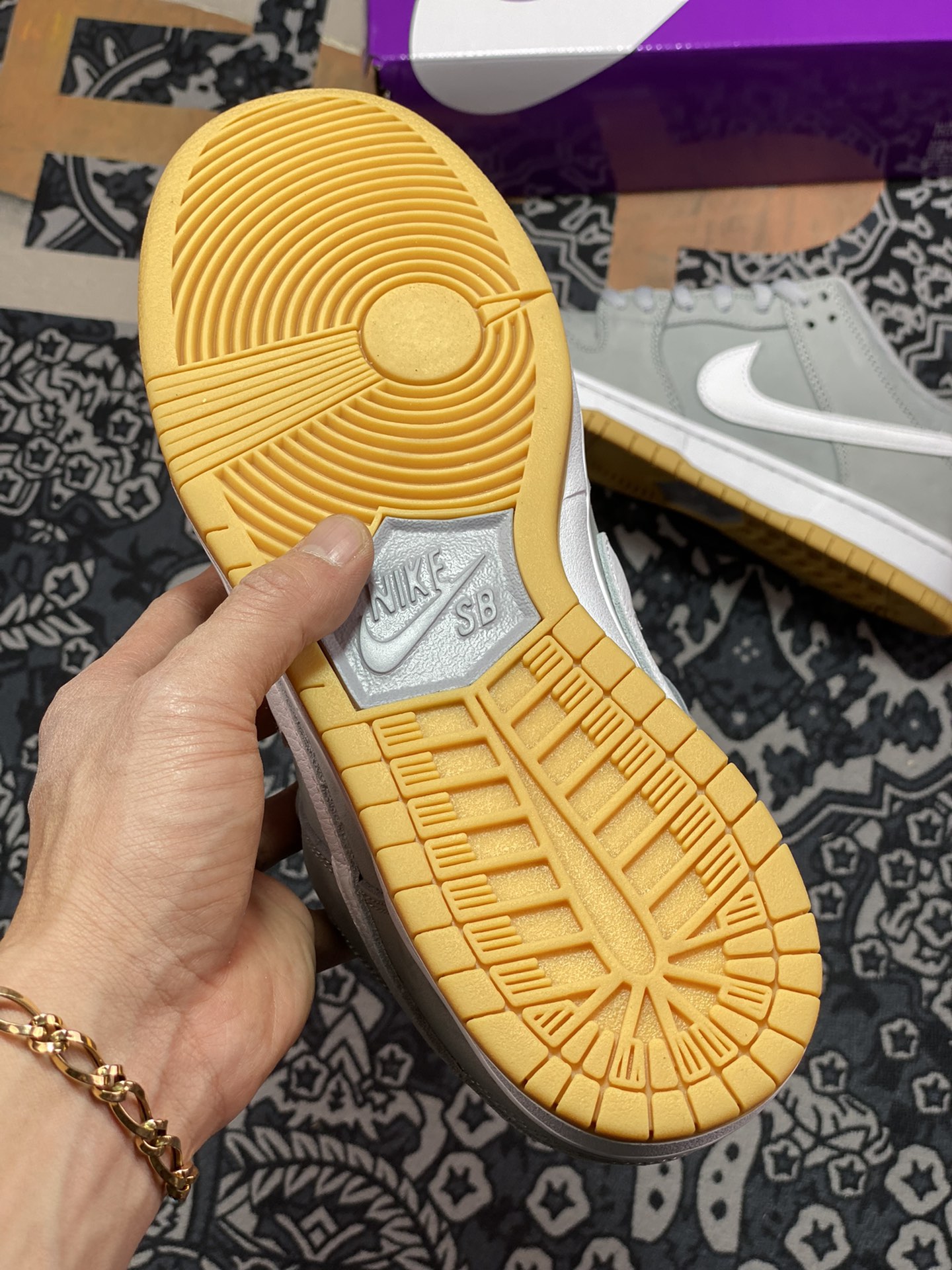 320  Nike SB Dunk Low”Grey Gum”扣篮系列经典低帮板鞋“灰白生胶底”DV5464-001