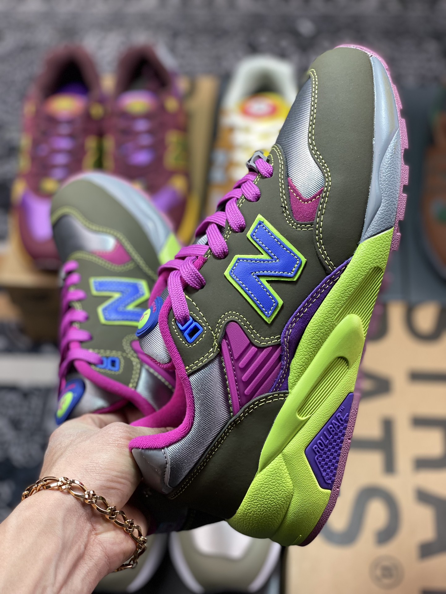 New Balance MT580 Series Classic Retro Casual Sports Jogging ”Military Green Pink Fluorescent Green” MT580ST2