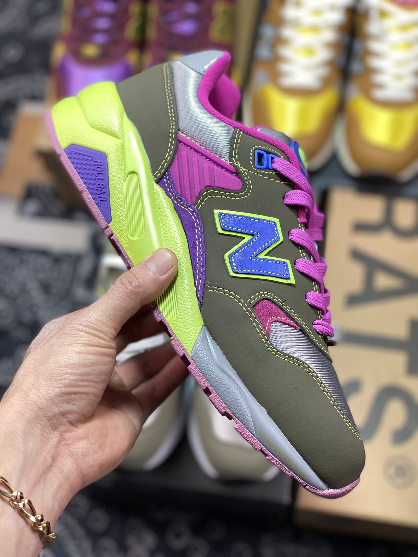 New Balance MT580 Series Classic Retro Casual Sports Jogging ”Military Green Pink Fluorescent Green” MT580ST2