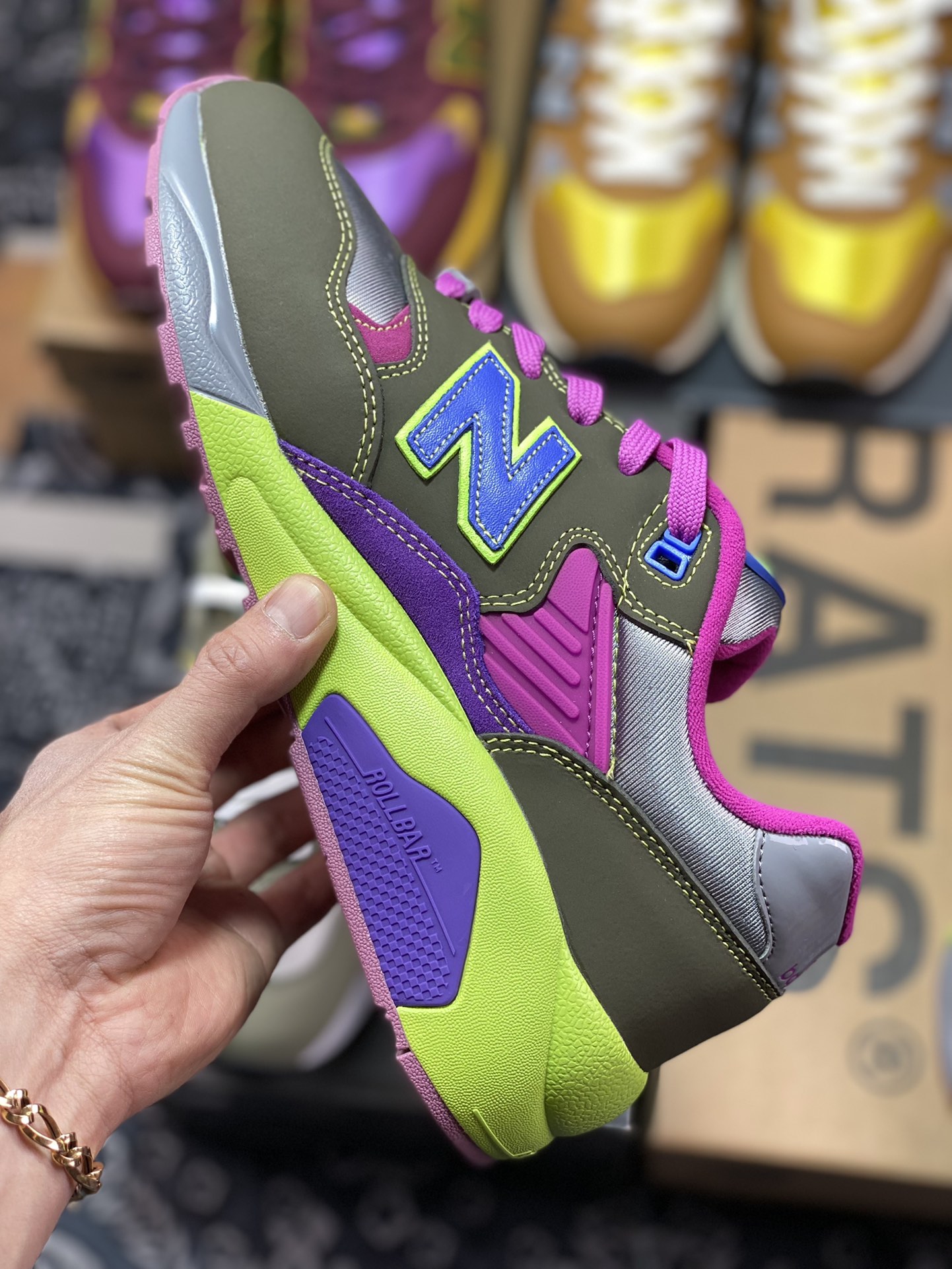 New Balance MT580 Series Classic Retro Casual Sports Jogging ”Military Green Pink Fluorescent Green” MT580ST2