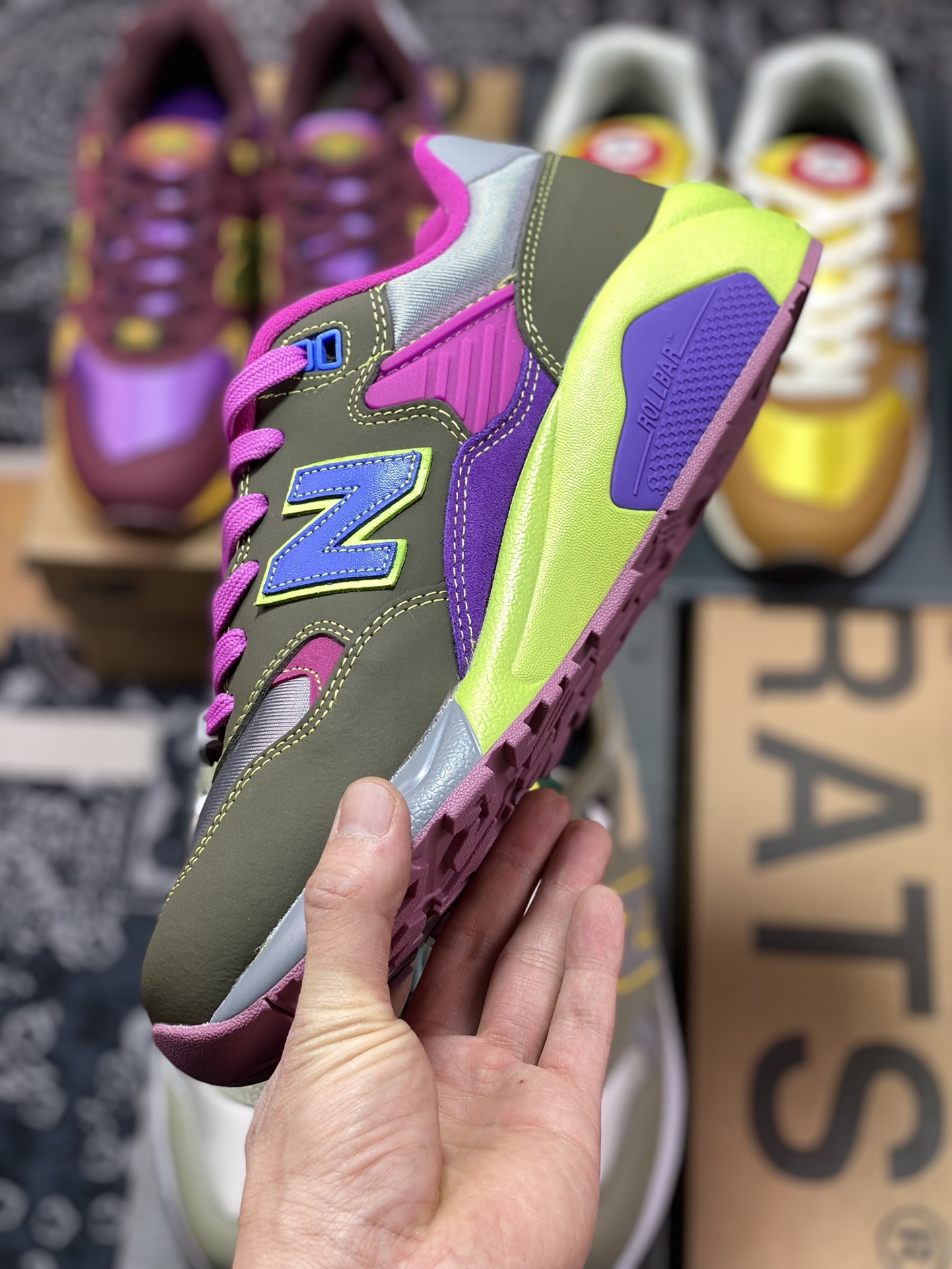 New Balance MT580 Series Classic Retro Casual Sports Jogging ”Military Green Pink Fluorescent Green” MT580ST2