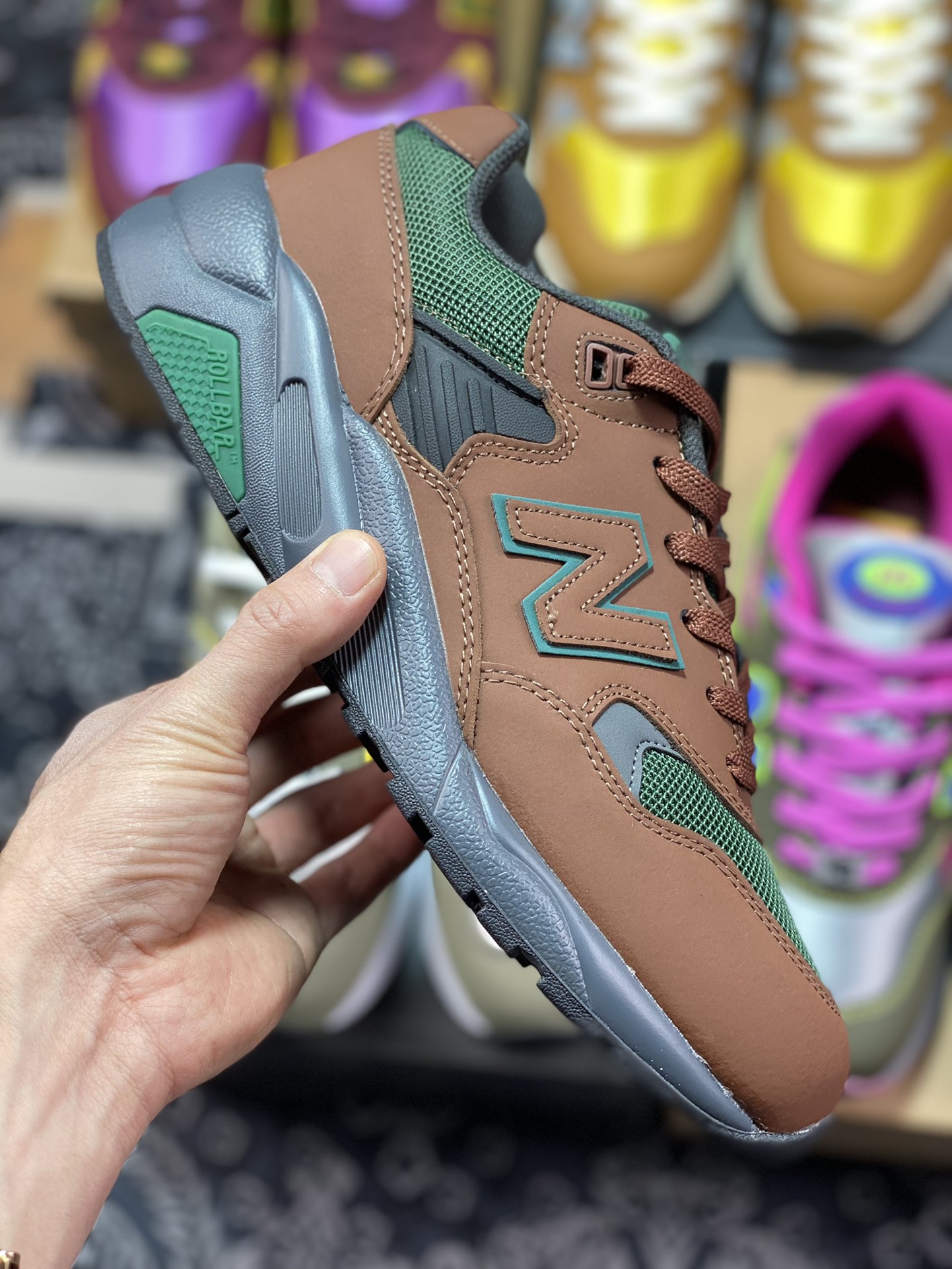 Stray Rats x NBNew Balance MT580 Series Classic Retro Jogging ”Leather Dark Brown Green Gray” MT580RTB