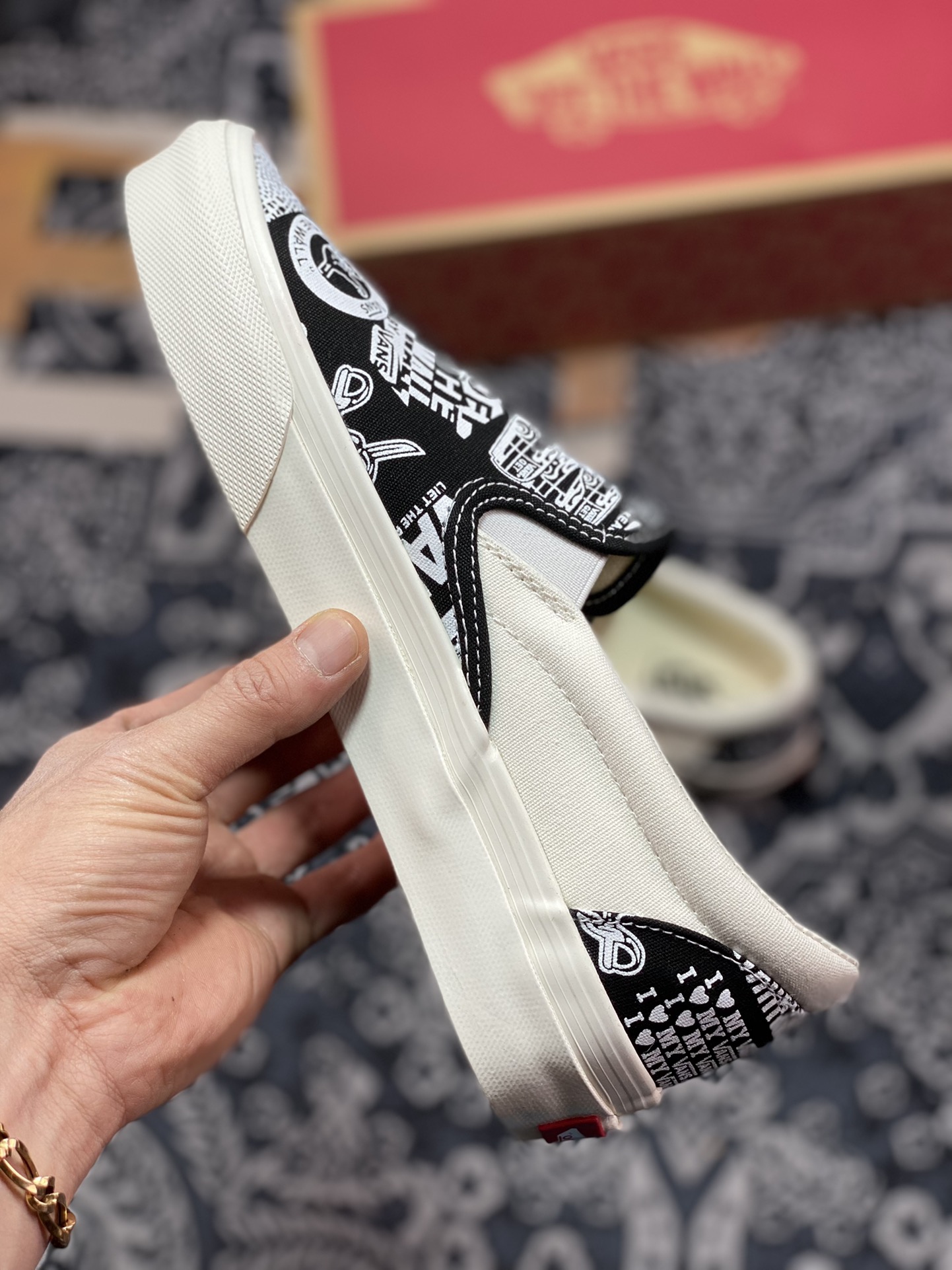 Vans Anaheim Factory Slip-On official black and white graffiti canvas shoes