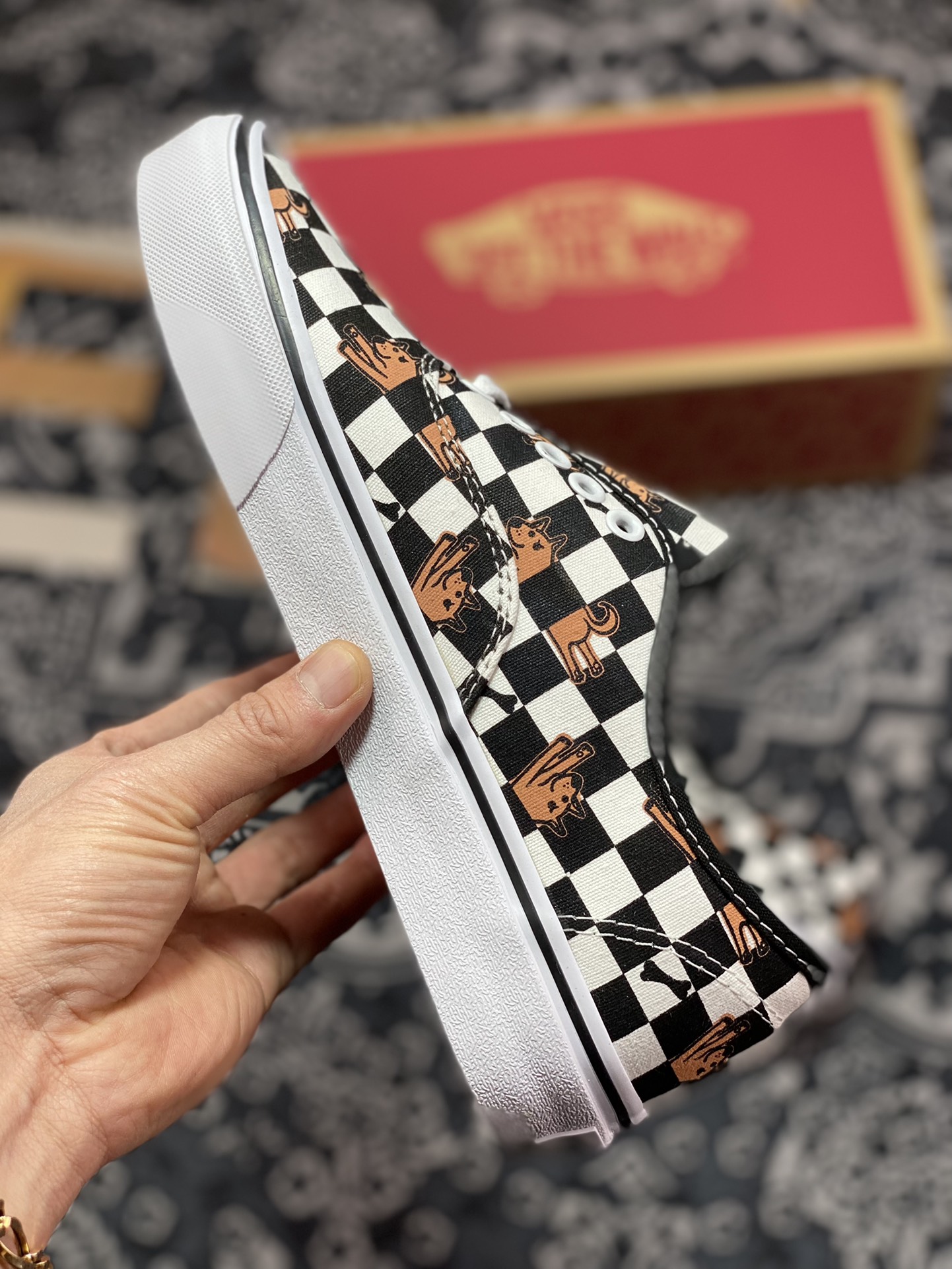 Vans Wallpaper Authentic black and white checkerboard fun puppy print casual canvas shoes VN0A5KS9BP6