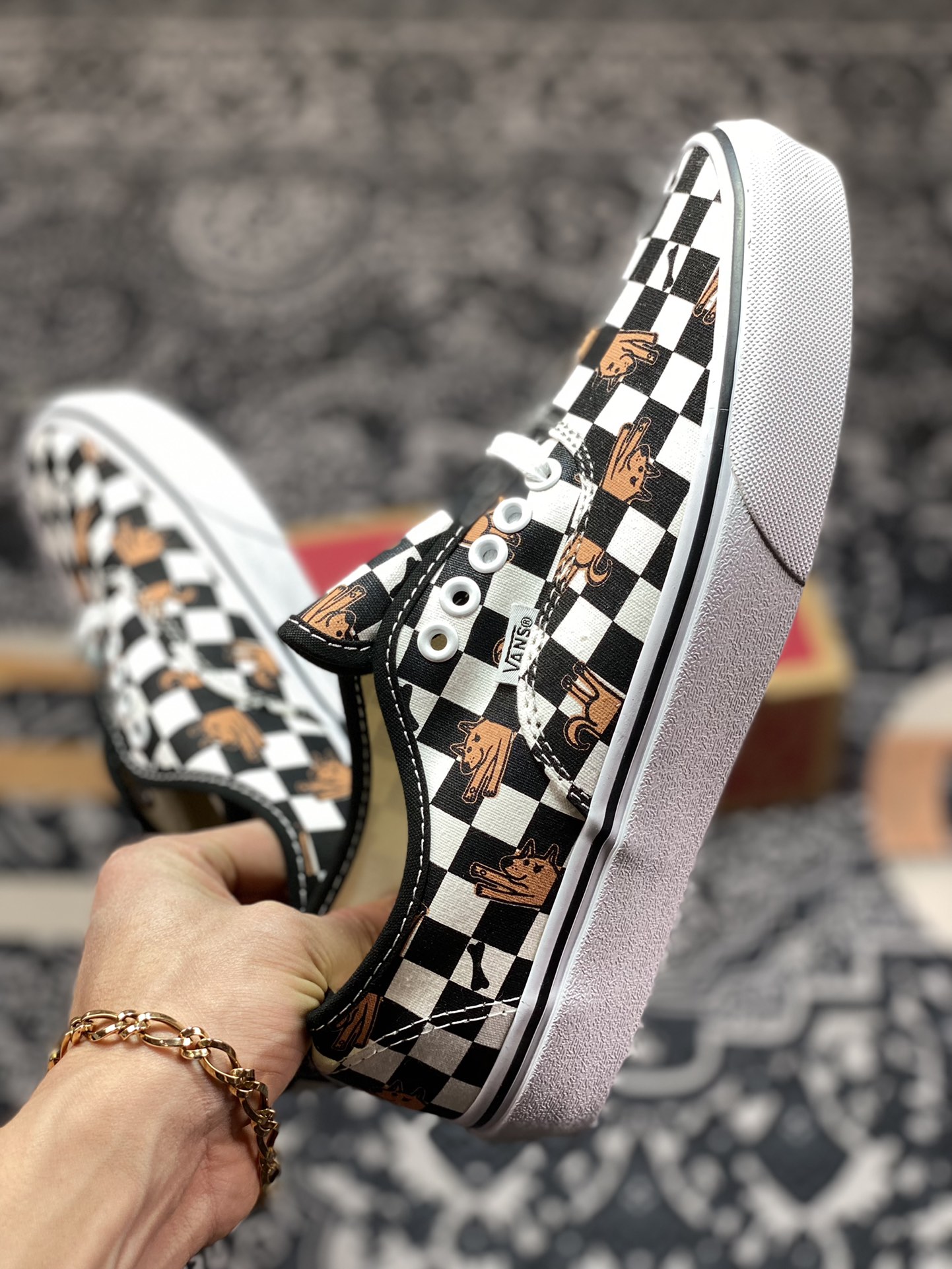 Vans Wallpaper Authentic black and white checkerboard fun puppy print casual canvas shoes VN0A5KS9BP6