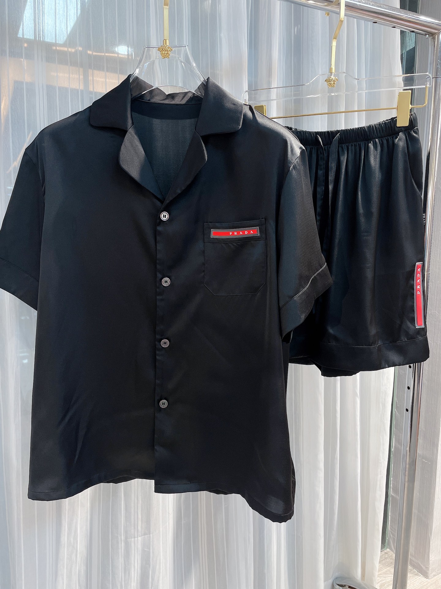 NO:142083,Original new model for Paijia, available in real life, Pujia hot high-end home clothing suit, short-sleeved shorts, same style for men and women, using high-quality Korean silk fabric, comfortable upper body effect, size M-3XL (silk products should not be machine-washed, recommended to wash by hand or wash with laundry bag), prada, shorts, T-shirt, real silk, alexander wang19860909派家原创 新款上市,实物拍摄,普家爆款高端家居服套装,短袖短裤 男女同款,采用高定韩国丝面料,上身效果舒适,尺码M—3XL（真丝产品切勿机洗,建议手洗或者洗衣袋洗）,,prada,shorts,T-shirt,real silk,alexander wang,Men's clothing