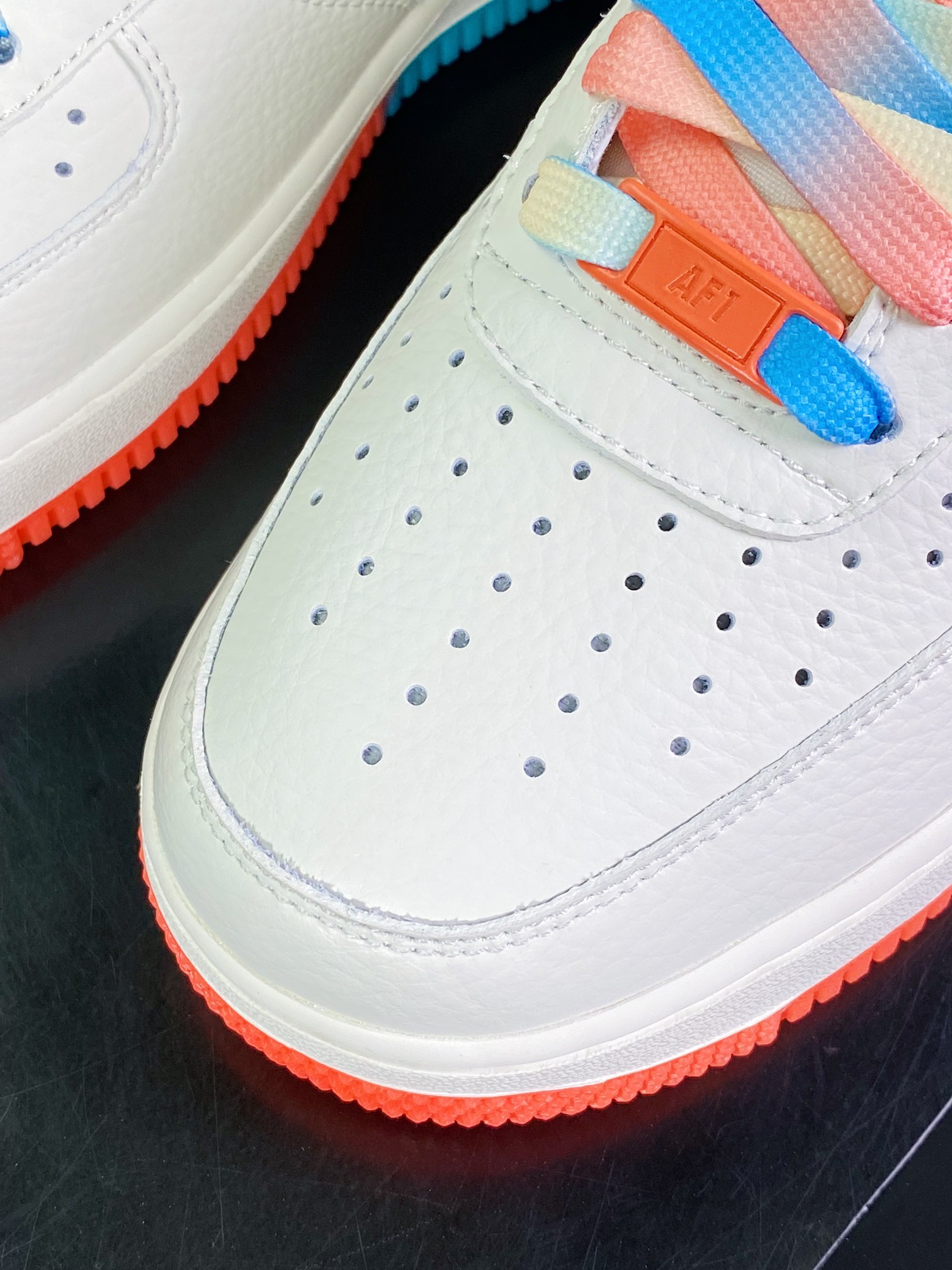 260 Air Force 1’07 QS Low”Summit White/New York Knicks/ Swooshes”空军一号经典低帮板鞋“米白蓝橙渐变迷你双钩子”CT1989-105