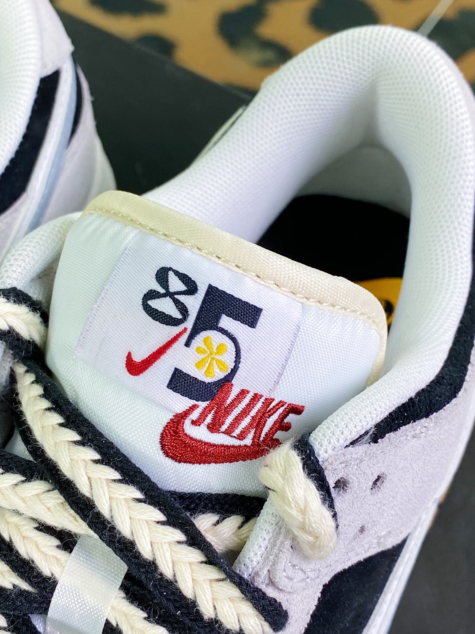 220 SB Dunk Low SE”85 Grey Black”扣篮系列低帮休闲板鞋“麂皮浅灰黑白双钩”DO9457-100