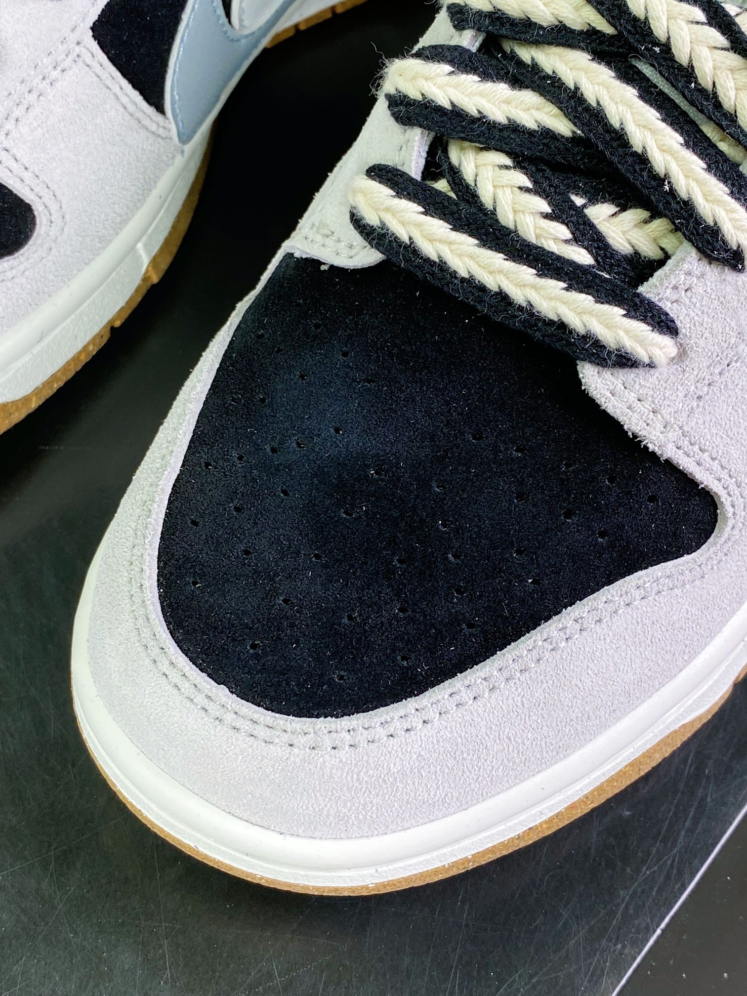220 SB Dunk Low SE”85 Grey Black”扣篮系列低帮休闲板鞋“麂皮浅灰黑白双钩”DO9457-100