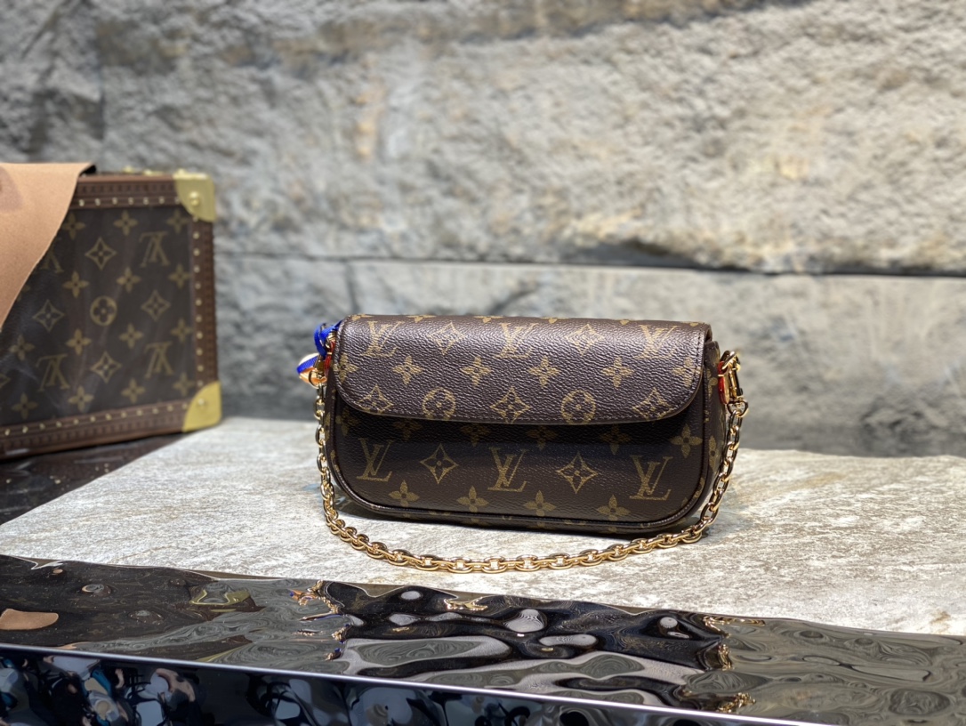 NO:176251,Duty-free version M81911 supports counter inspection. The photos of duty-free goods are consistent with the product without unpacking. This product is the highest-end product for the exclusive duty-free goods in the market. It supports inspection. This product has passed strict inspection without defects. Please bring gloves when touching the product. This product does not return or exchange, and then confirm the product first and then disassemble the label on the hand-tie. This product is not for the public for the time being, only for regular customers, and in short supply. Size: 23.5 x 12 x 4.3 cm, gloves19860909免税版 M81911 支持专柜验货 免税货拍摄图跟产品一致无拆包装.该产品为市场独家免税货属最高端产品.支持验货.本产品已通过严格检验无瑕疵、触摸产品请带上手套、本产品不退换、先确认产品后在拆卸手挽上的标签.该产品暂时不对外、只做熟客、供不应求.尺寸: 23.5 x 12 x 4.3 厘米,,gloves,Bag