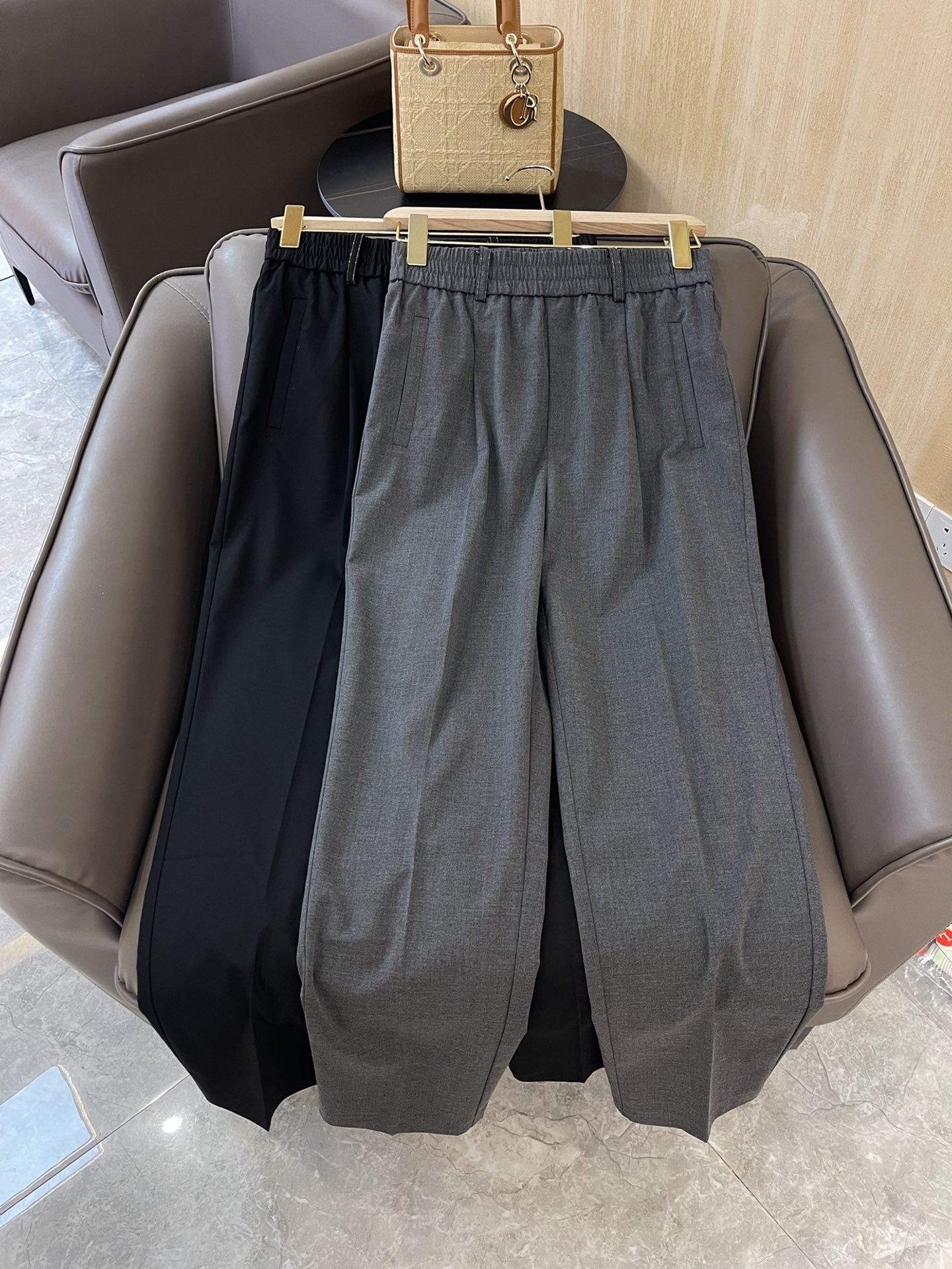 NO:452592,21023798#1S 5M 3XL BC Chain bead chain design Suit trousers Gray 36/38/40/42,,business suit,alexander wang1986090921023798#1S 5M 3XL BC 链条珠链设计 西装料长裤 灰色 36/38/40/42,,business suit,alexander wang,Women's clothing