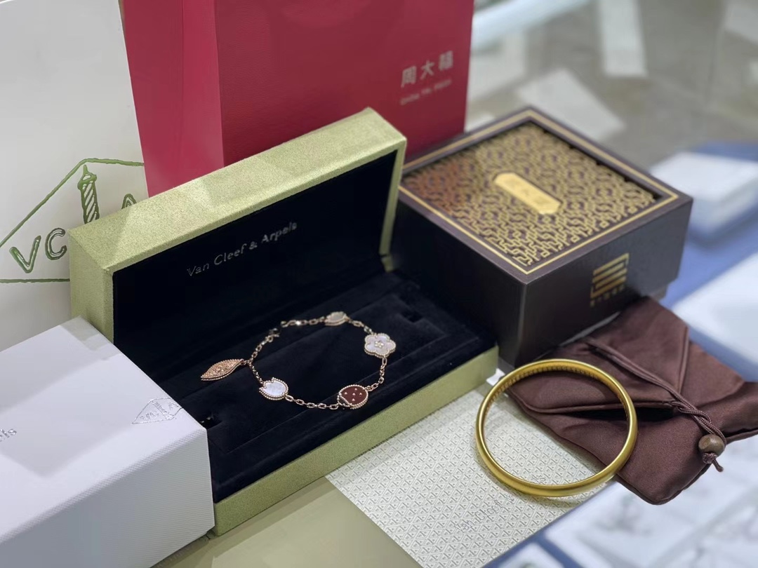 Van Cleef & Arpels VCA新款瓢虫系列手链