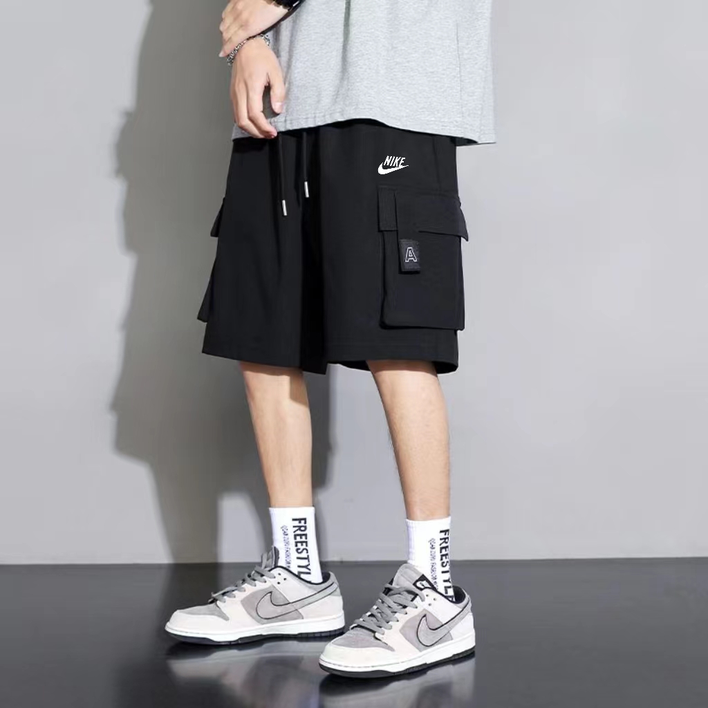  💰90
耐克NIKE2023春夏新款工装五分裤休闲沙滩短裤情侣同款

 小红书/INS/抖音爆款，超人气单品，经典logo，版型好看，

上身有型，修饰完美身形，精致裁剪，个性又不夸张，不挑身材，随意穿搭，轻松驾驭！

 颜色：黑色 卡其

 尺码：M-XXL 尺码详情看图九


【20132-011】
011