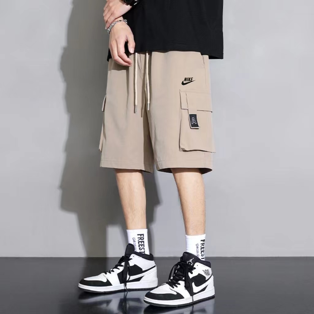  💰90
耐克NIKE2023春夏新款工装五分裤休闲沙滩短裤情侣同款

 小红书/INS/抖音爆款，超人气单品，经典logo，版型好看，

上身有型，修饰完美身形，精致裁剪，个性又不夸张，不挑身材，随意穿搭，轻松驾驭！

 颜色：黑色 卡其

 尺码：M-XXL 尺码详情看图九


【20132-011】
011