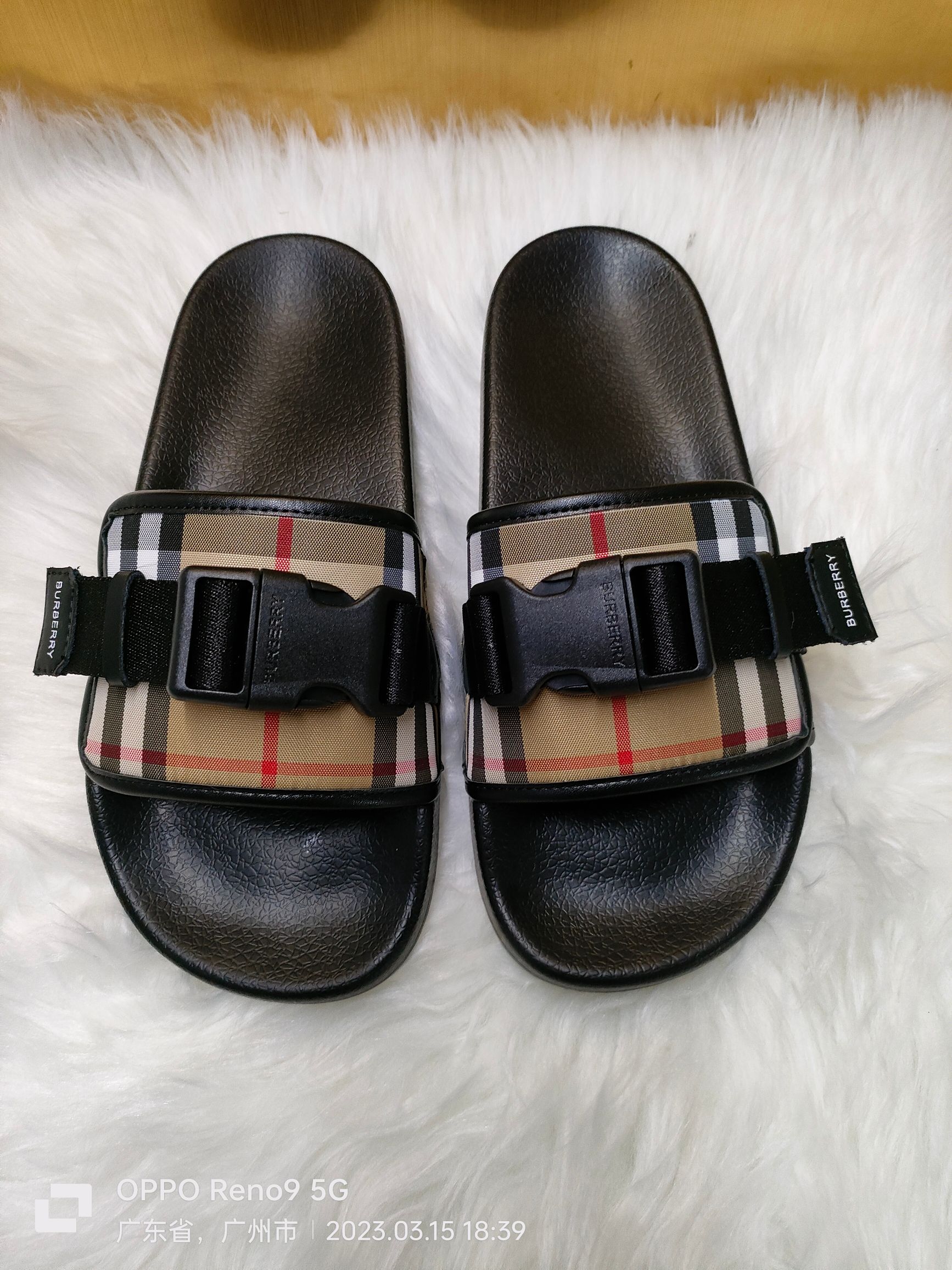 NO:129744,New ~ Burberry slippers size 35-46, slippers, burberry, slippers19860909上新啦～～巴宝莉拖鞋35-46码,,拖鞋,burberry,slippers,Women's Shoes