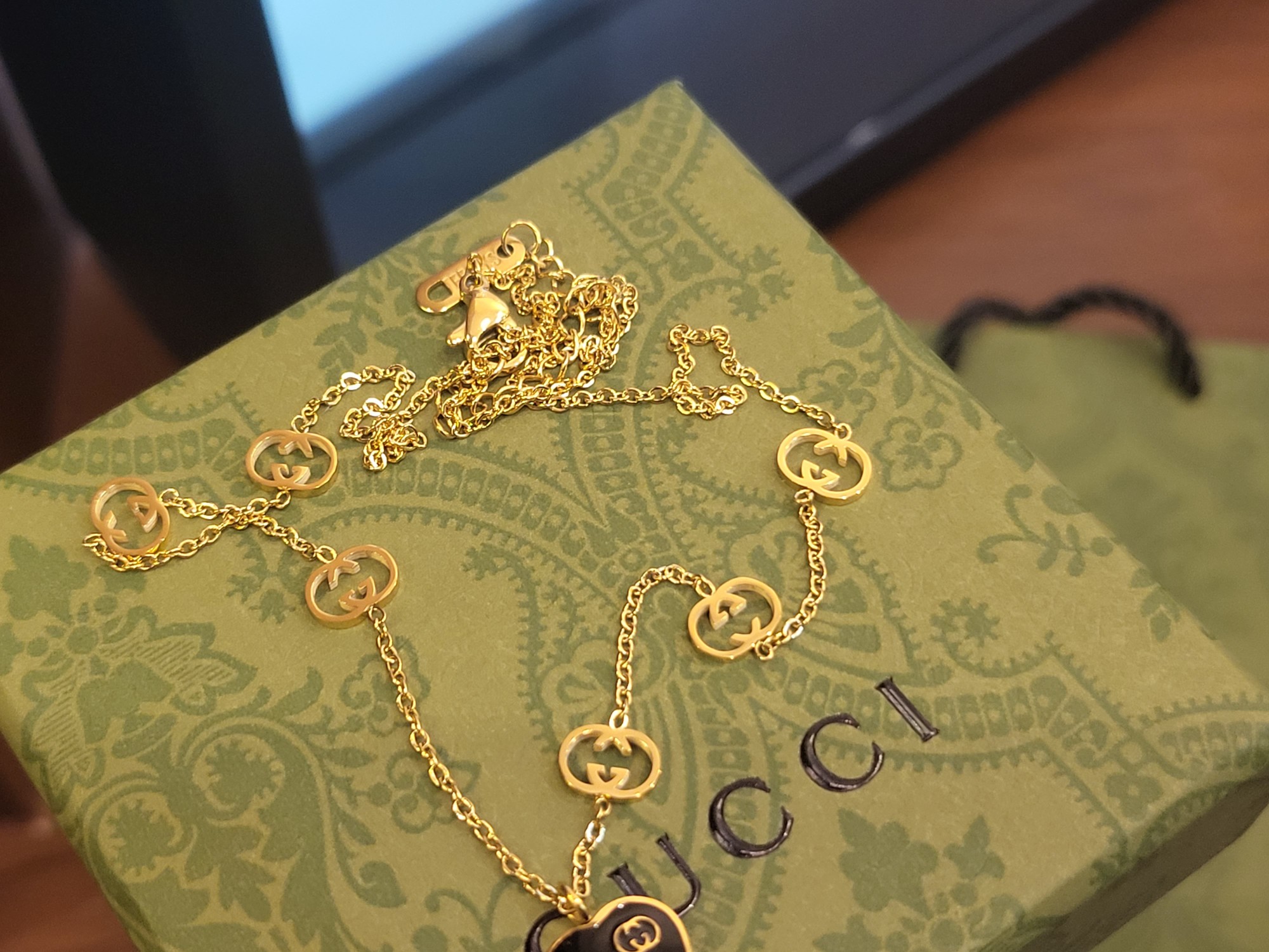 A signature necklace - Comprehensive 3