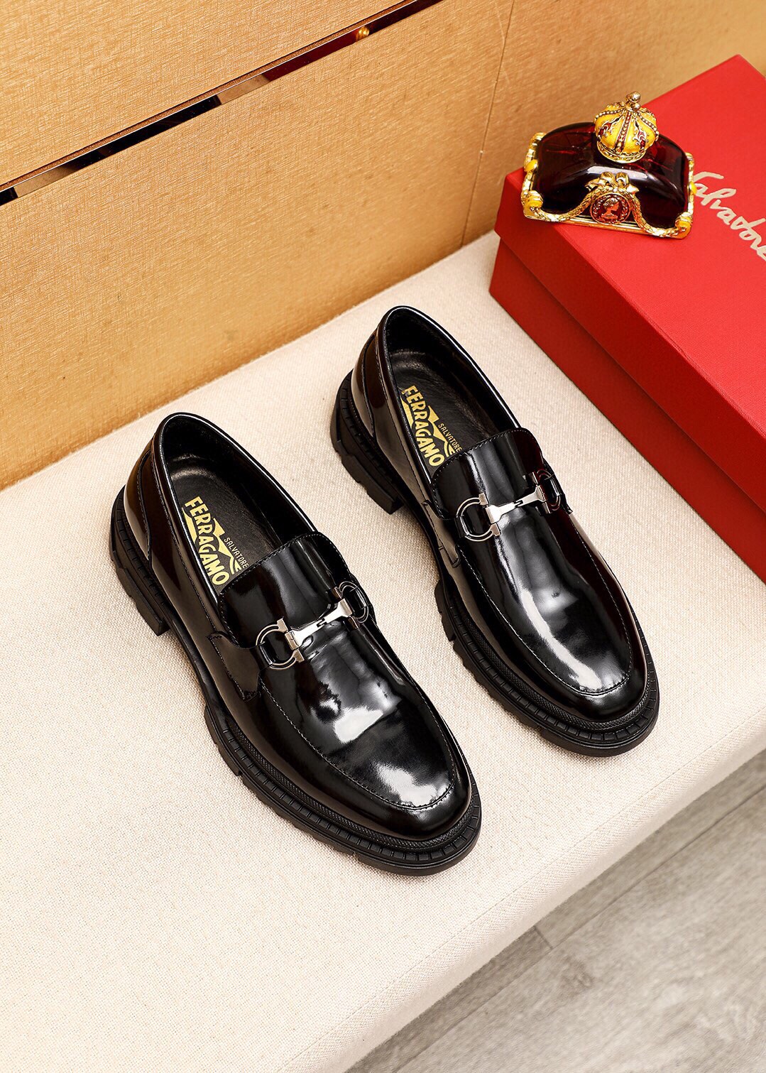 Product: Ferragamoo "Ferragamo" casual leather shoes in regular sizes 38-44 (customized at