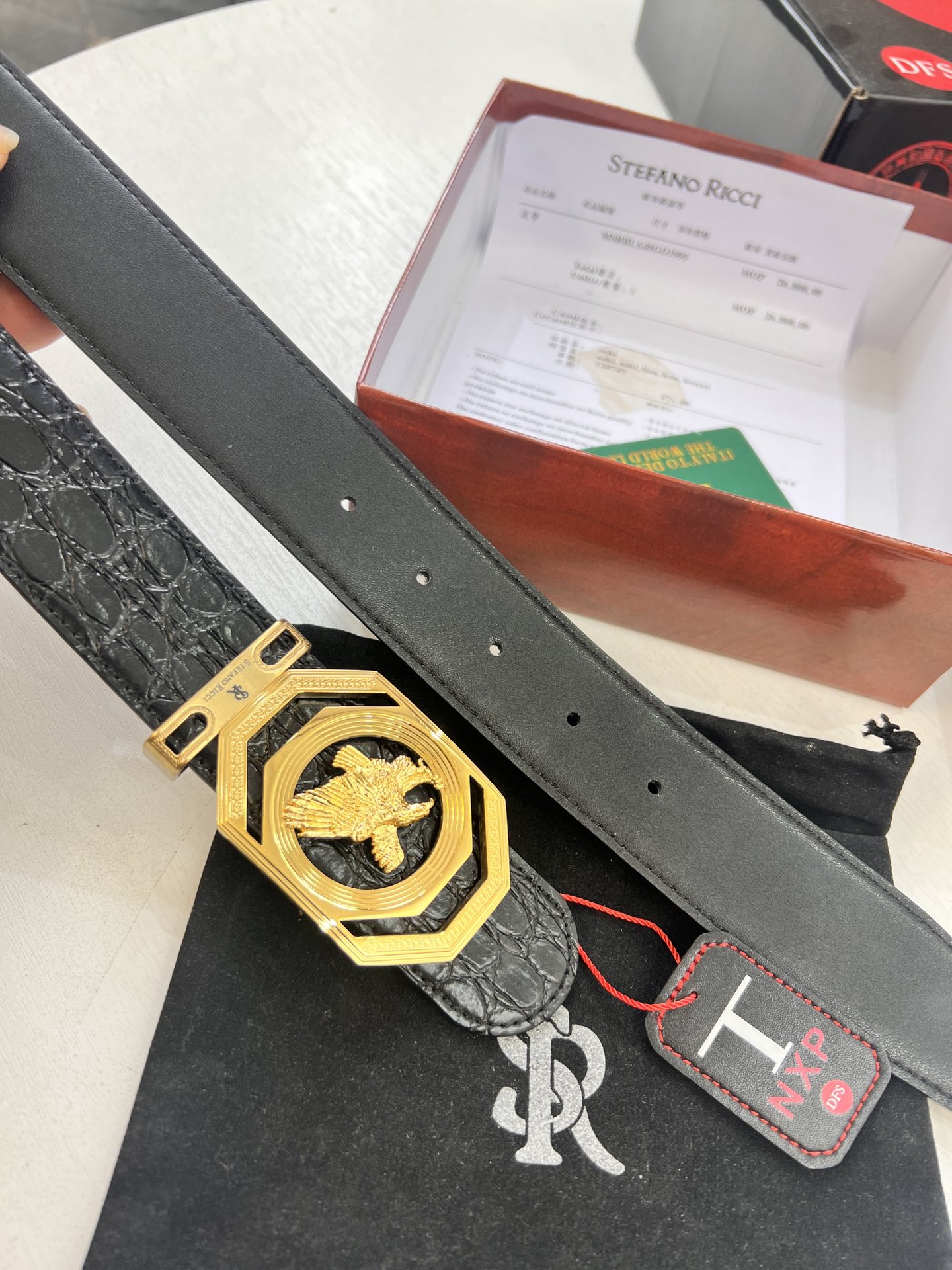 史蒂芬S鹰头 香港免税T礼盒(NXP吊牌感应可识别官网 正版防伪芯片) 四方精电镀 鹰头五金 精钢制作 爆款在现 意大利进口鳄鱼肚纹牛皮制作-Top High Quatity Cheap Sneakers Fashion Clothing Clothes Bags handbags Shoes of all Brand wholesale With The best Quality And Beautiful Price from China Factory Chinese suppliers wholesaler seller 史蒂芬S鹰头 香港免税T礼盒(NXP吊牌感应可识别官网 正版防伪芯片) 四方精电镀 鹰头五金 精钢制作 爆款在现 意大利进口鳄鱼肚纹牛皮制作