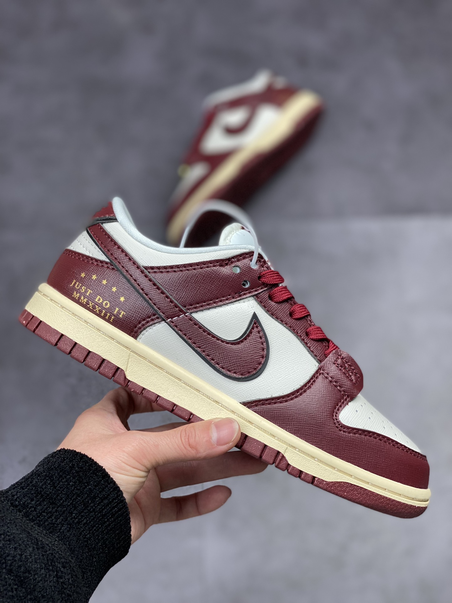 200 NIKE SB Dunk Low 酒红 DV1160-101