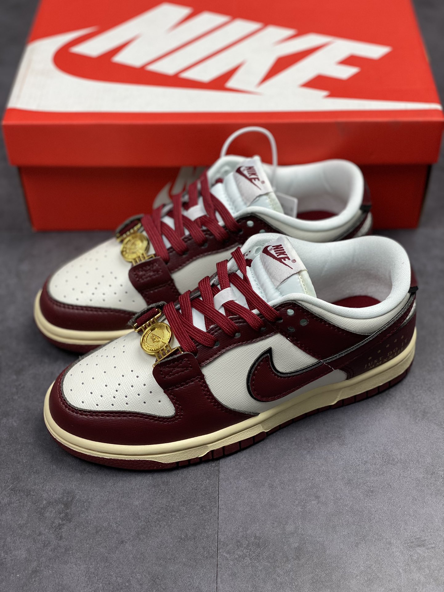 200 NIKE SB Dunk Low 酒红 DV1160-101