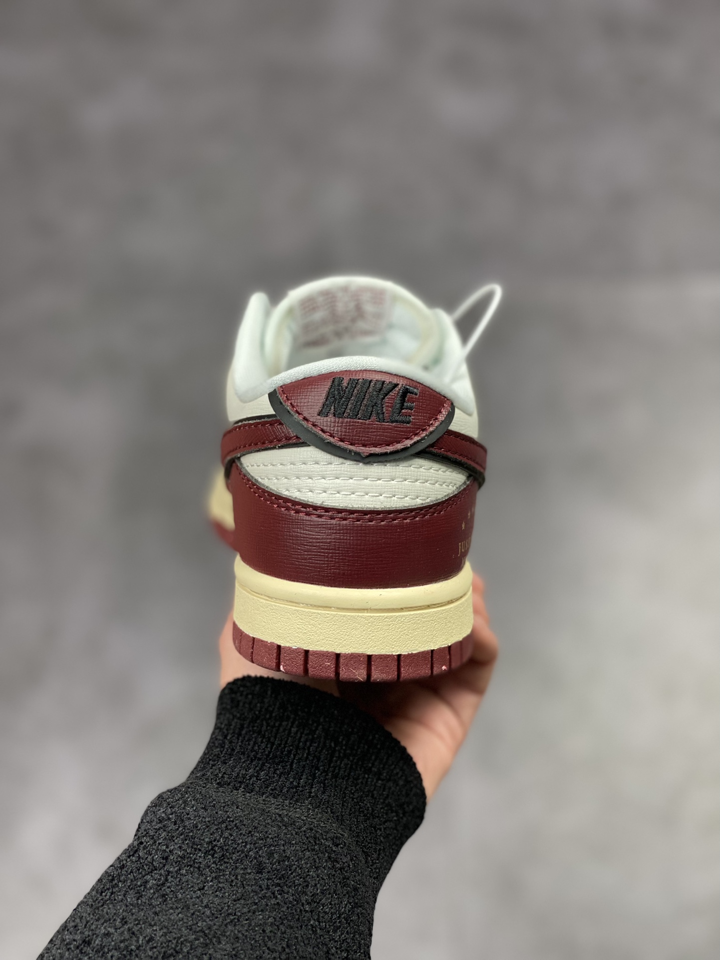 200 NIKE SB Dunk Low 酒红 DV1160-101