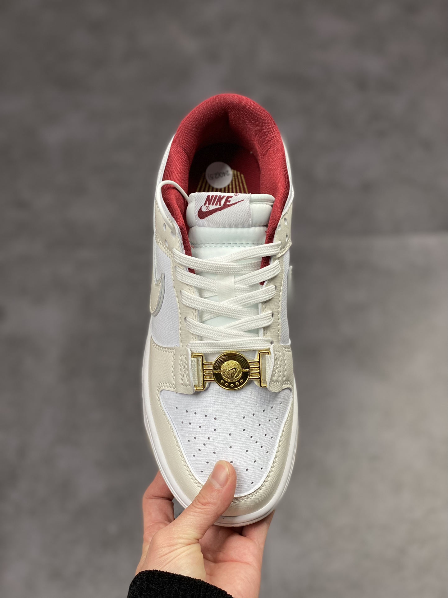 200 NIKE SB Dunk Low 米白酒红 DV1160-100