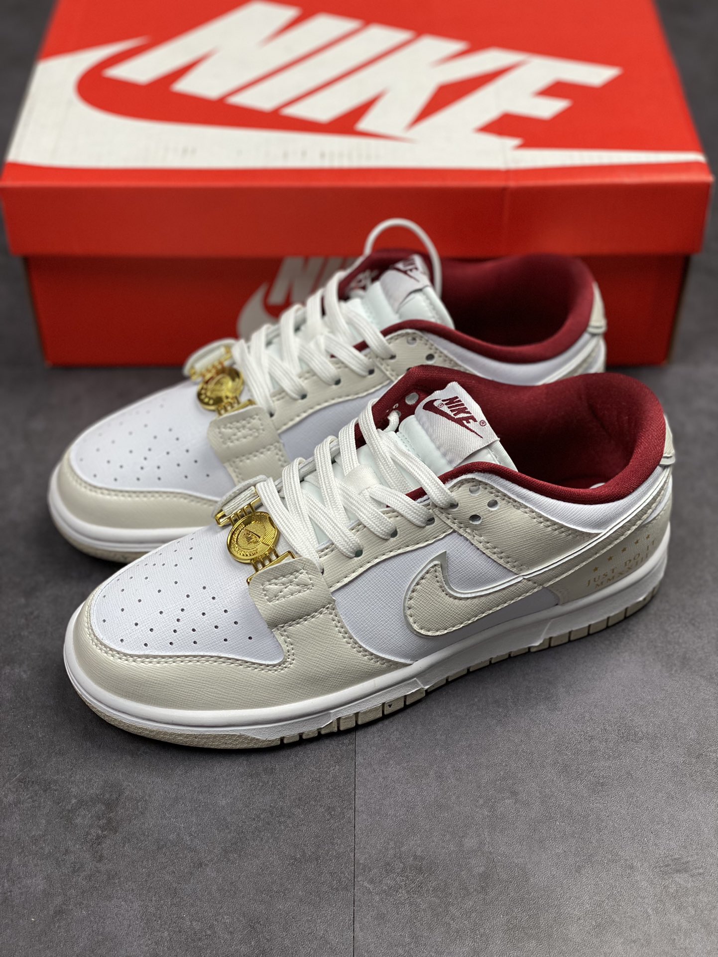 200 NIKE SB Dunk Low 米白酒红 DV1160-100