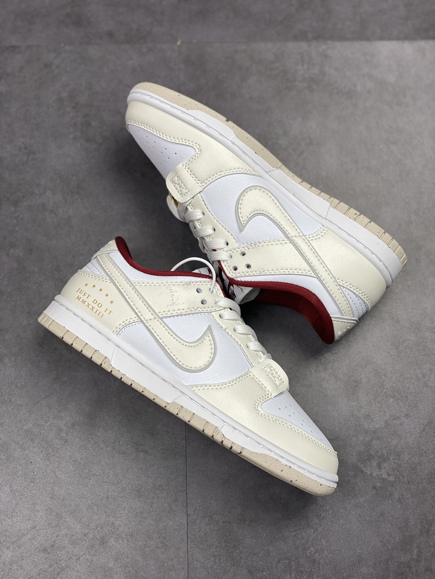 200 NIKE SB Dunk Low 米白酒红 DV1160-100