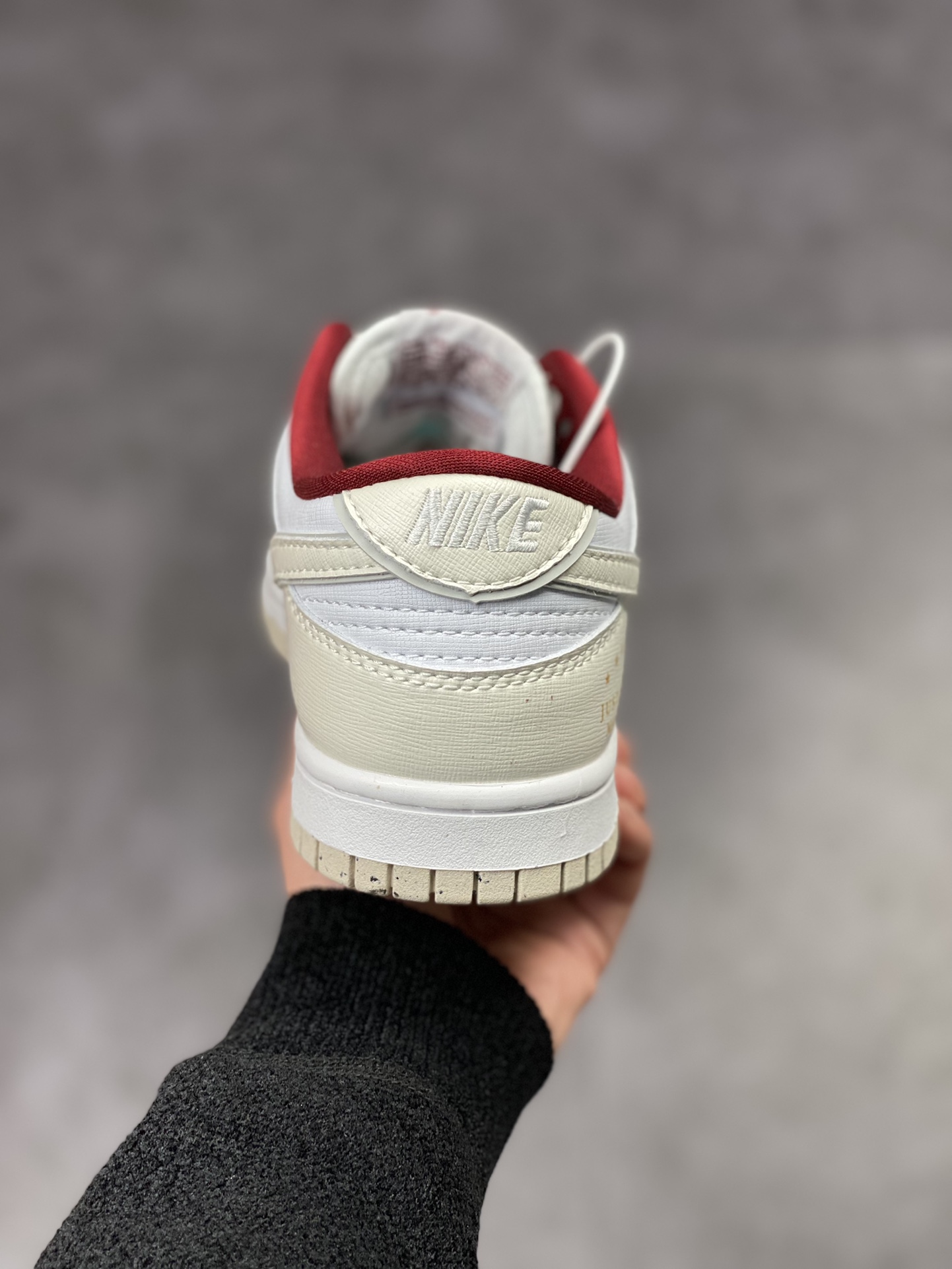 200 NIKE SB Dunk Low 米白酒红 DV1160-100