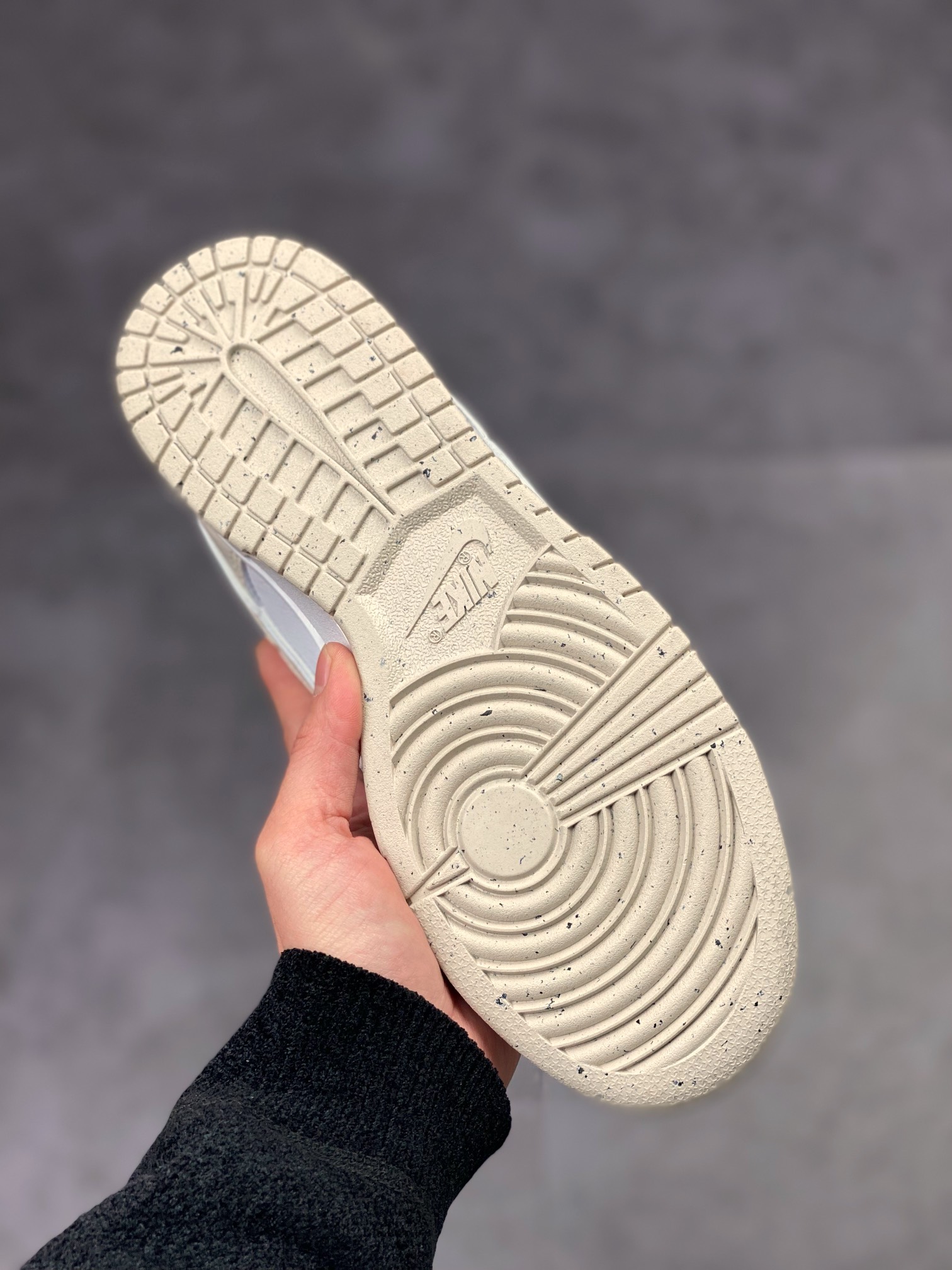 200 NIKE SB Dunk Low 米白酒红 DV1160-100