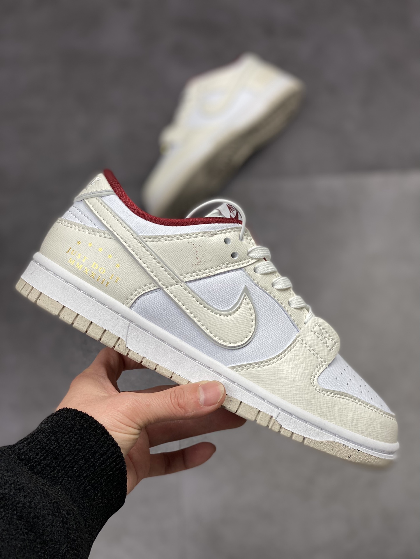 200 NIKE SB Dunk Low 米白酒红 DV1160-100