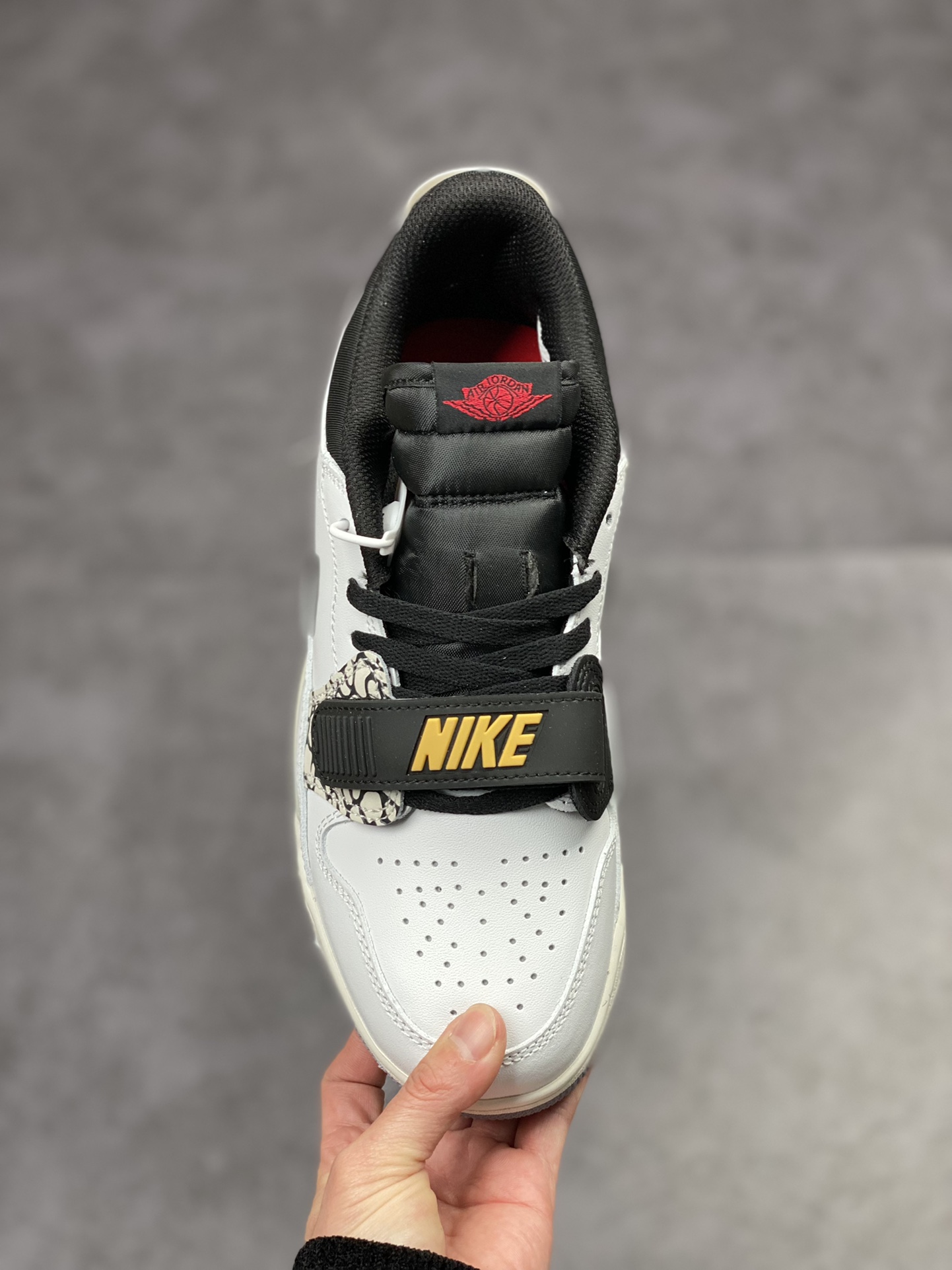 240 Air Jordan Legacy 312 Low 有着交错结合的设计CD7069-102