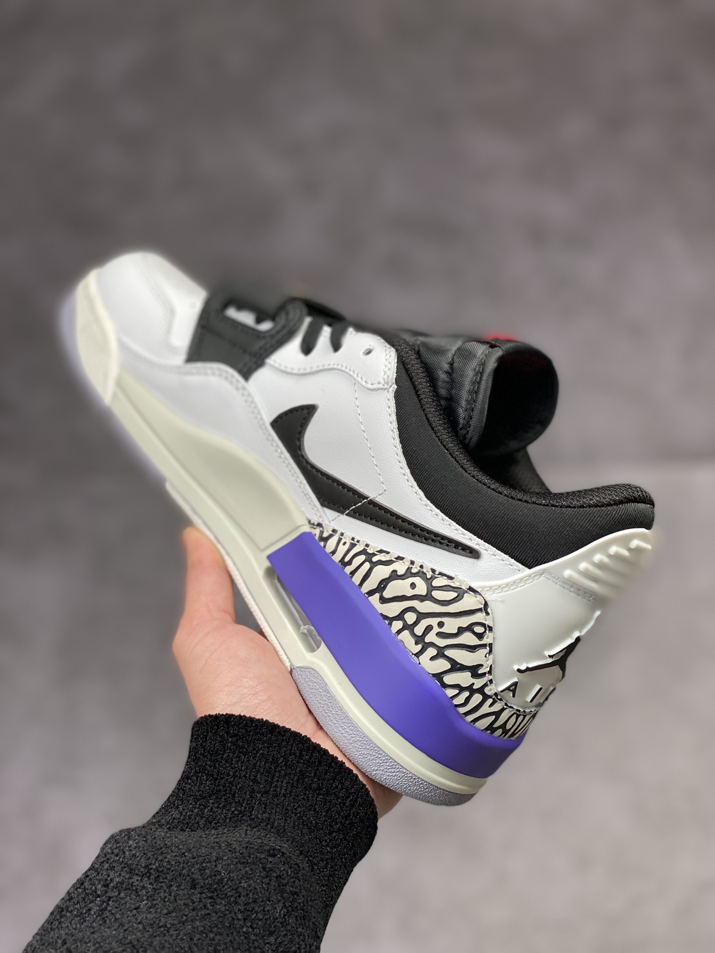 240 Air Jordan Legacy 312 Low 有着交错结合的设计CD7069-102