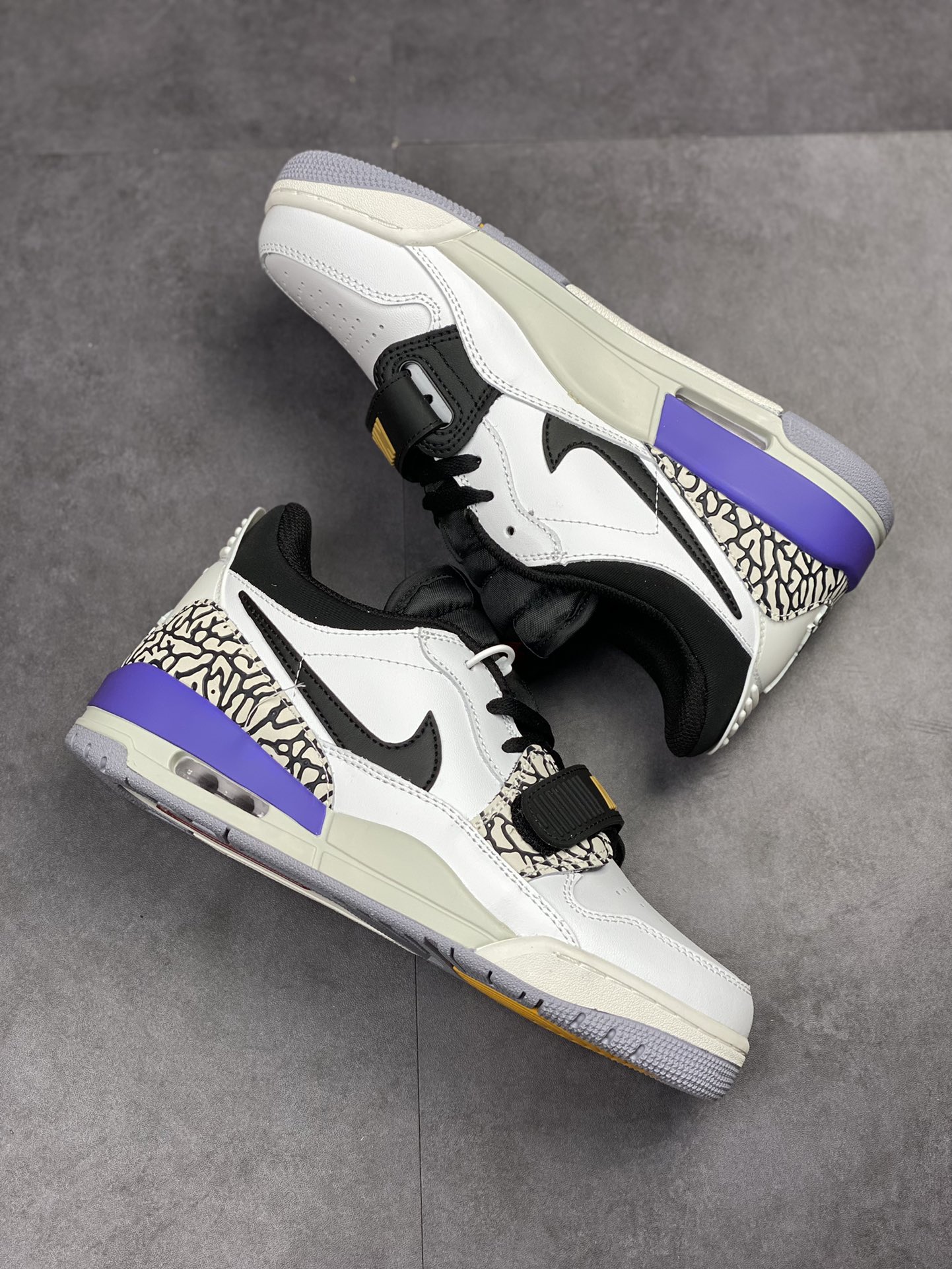 240 Air Jordan Legacy 312 Low 有着交错结合的设计CD7069-102