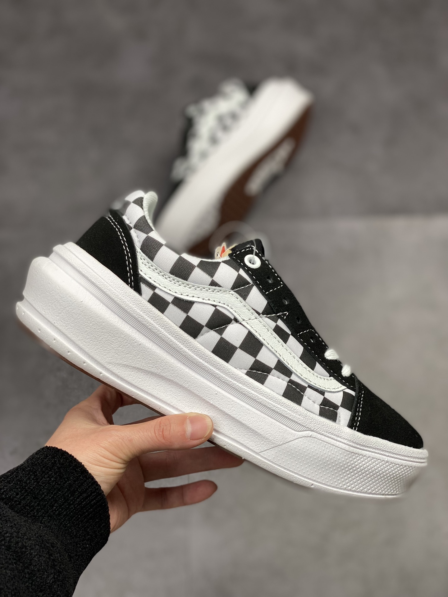 180  vans黑白格厚底超轻款 Vans Old Skool Overt CC 超轻款厚底格子增高鞋