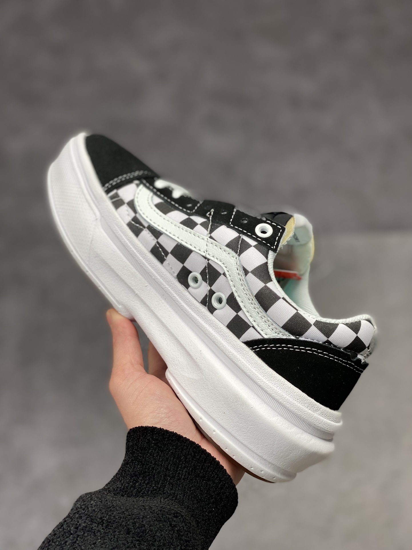 180  vans黑白格厚底超轻款 Vans Old Skool Overt CC 超轻款厚底格子增高鞋