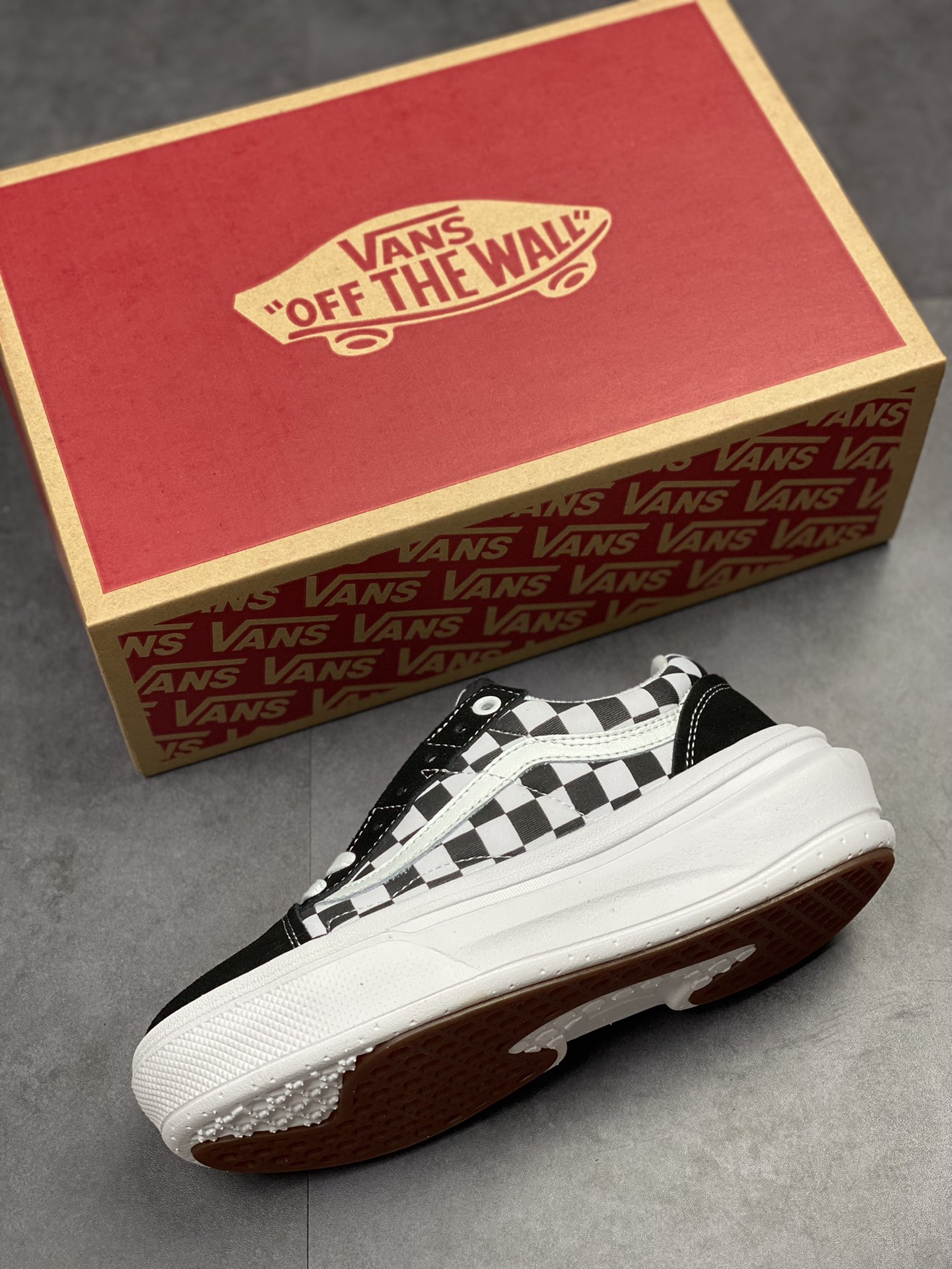 180  vans黑白格厚底超轻款 Vans Old Skool Overt CC 超轻款厚底格子增高鞋