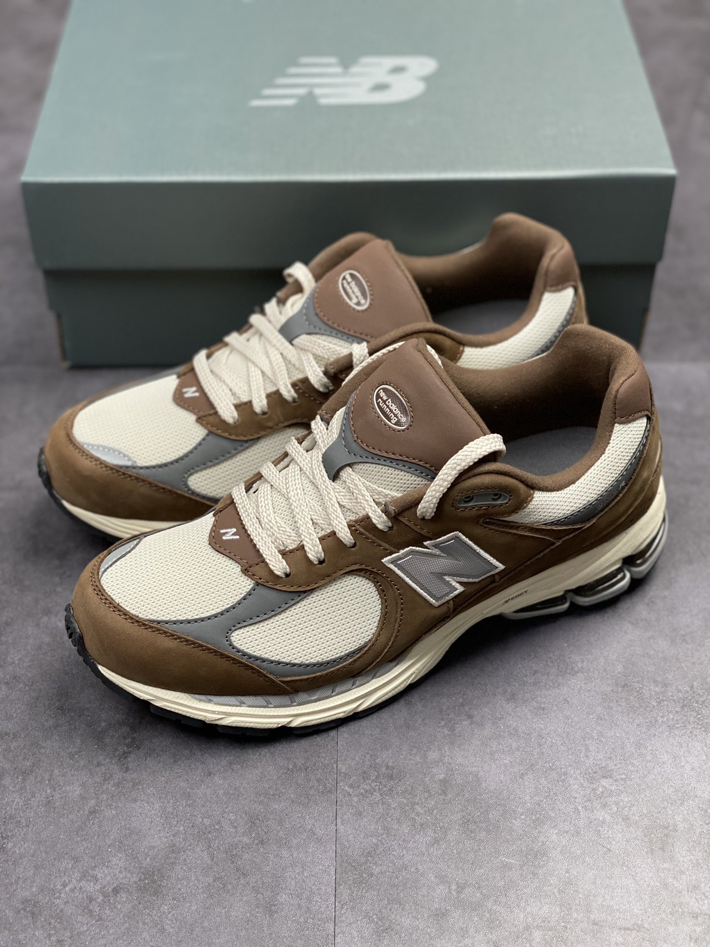 260 New Balance Refined Future 经典棕灰 2002系列 M2002RHS