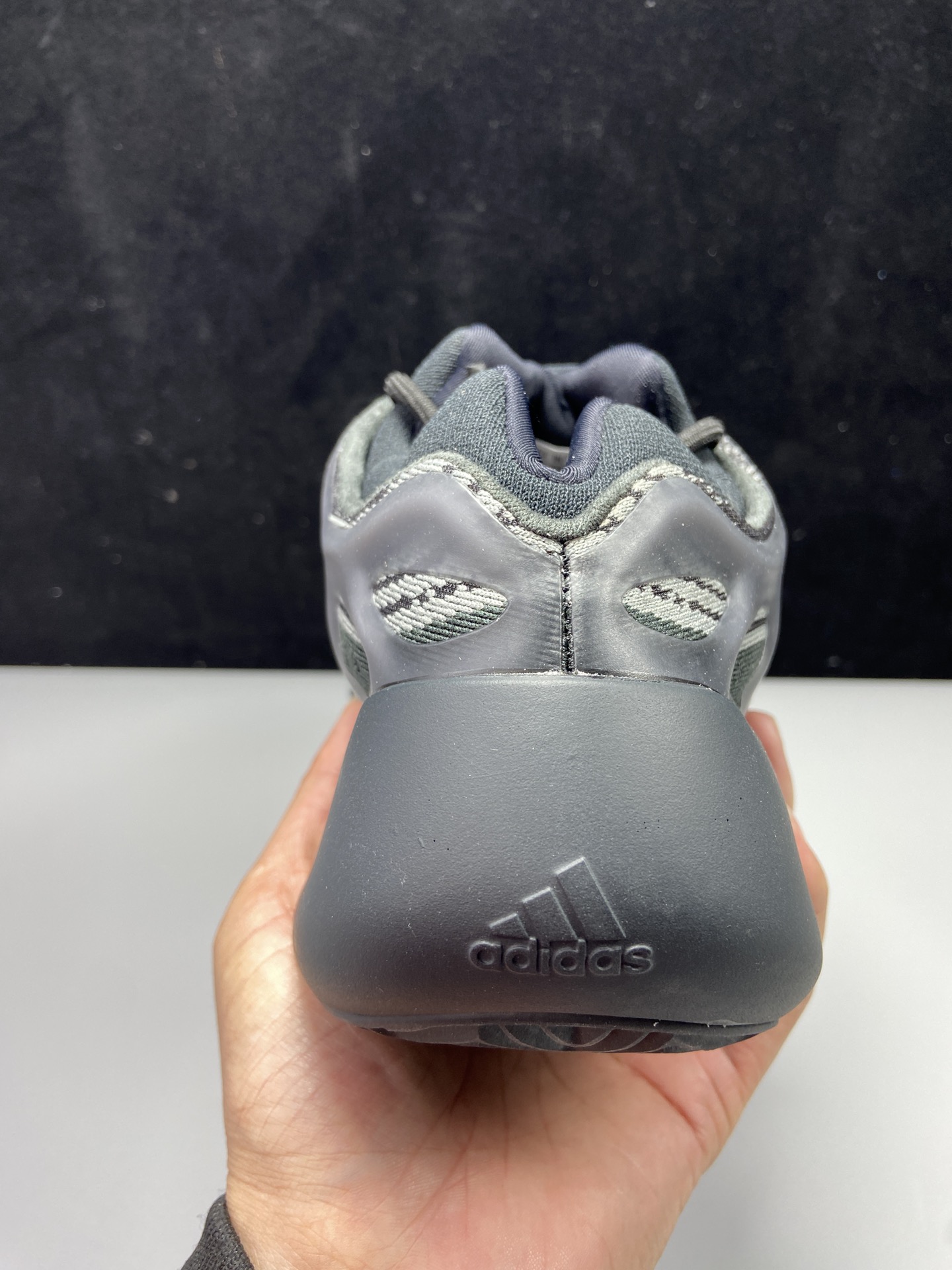 Yeezy700V3黑魂女款鞋码36