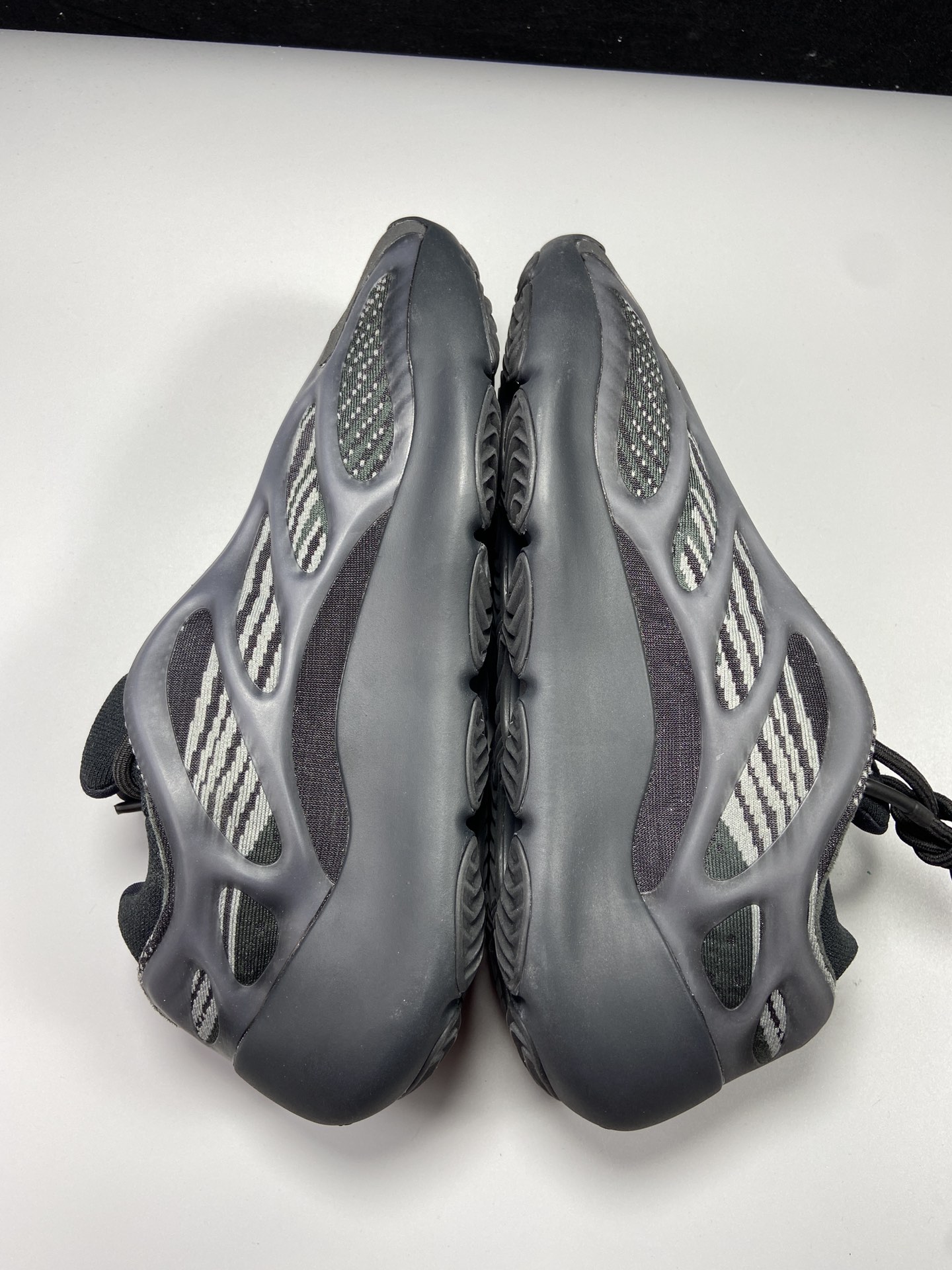 Yeezy700V3黑魂女款鞋码36