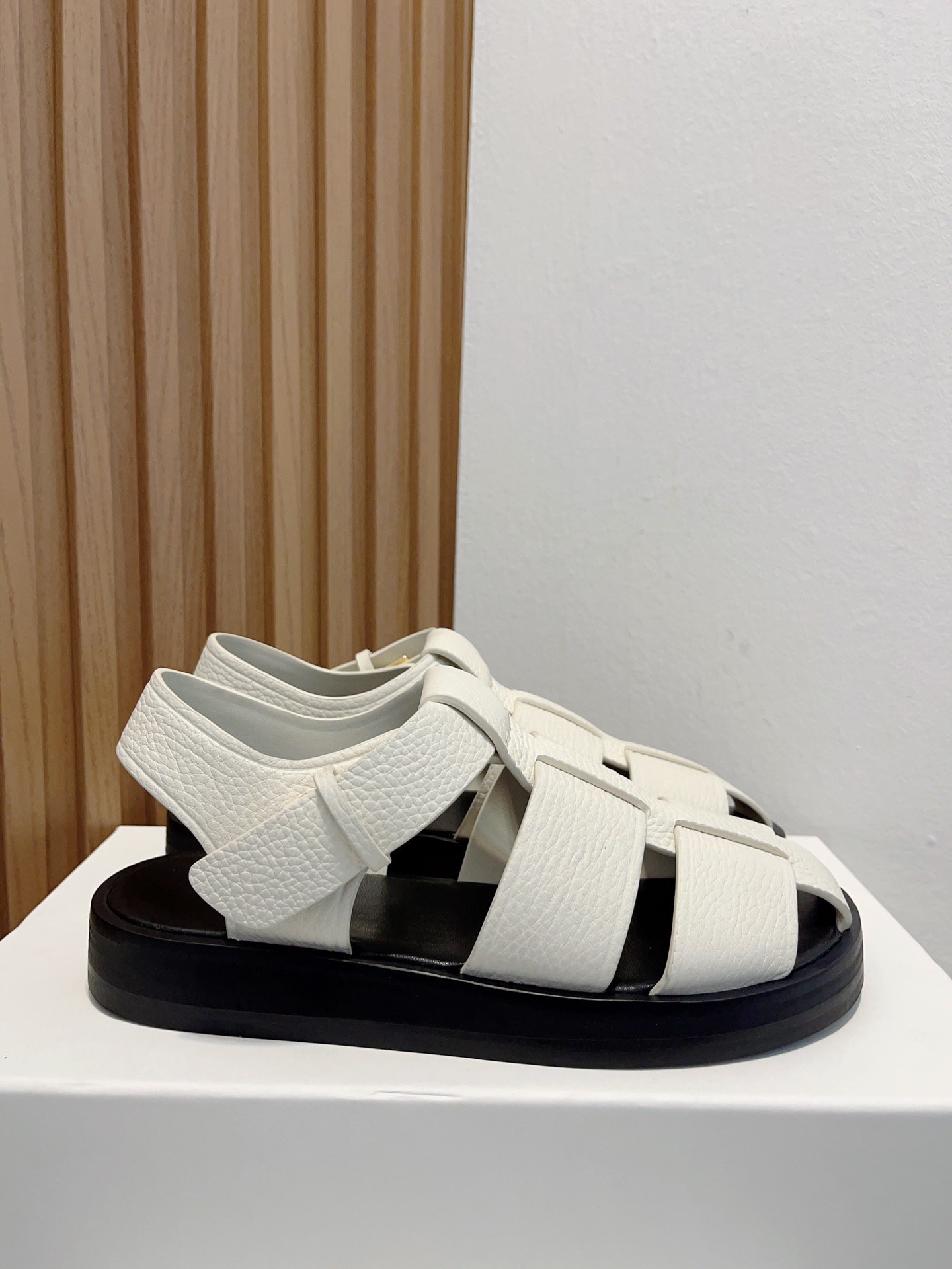 The Row 2025 Retro Roman Sandals - Minimalist Elegance, Comfortable Leather 5 i1678832460 3612 3