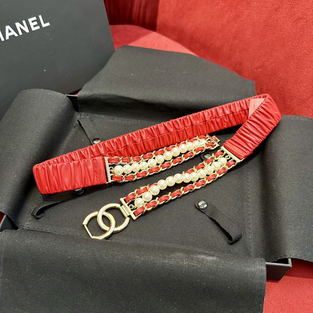 Chanel 代购级 香奈儿 特别的进口金属进口牛皮材质 质感打造 点缀是整体的别致亮点 又不失女人魅力