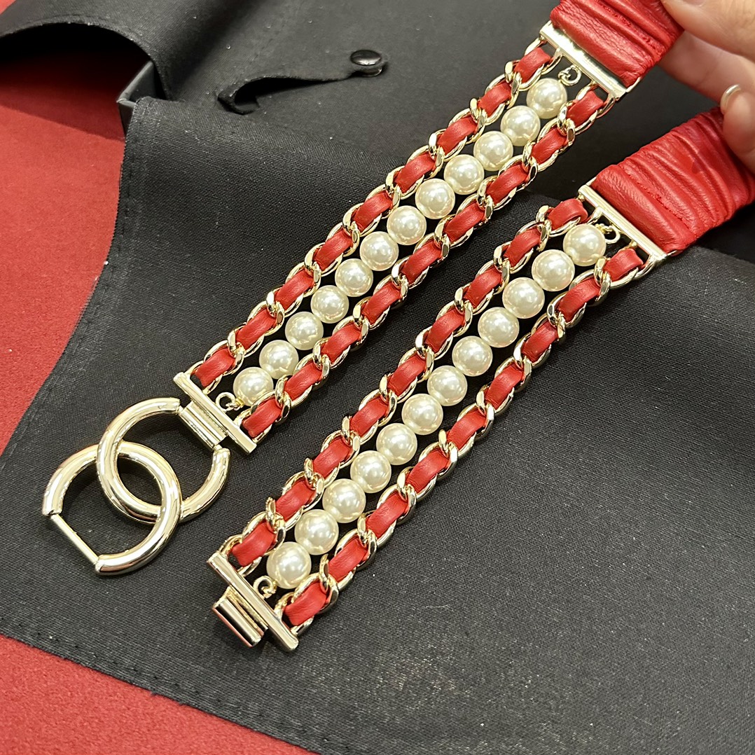 Chanel 代购级 香奈儿 特别的进口金属进口牛皮材质 质感打造 点缀是整体的别致亮点 又不失女人魅力