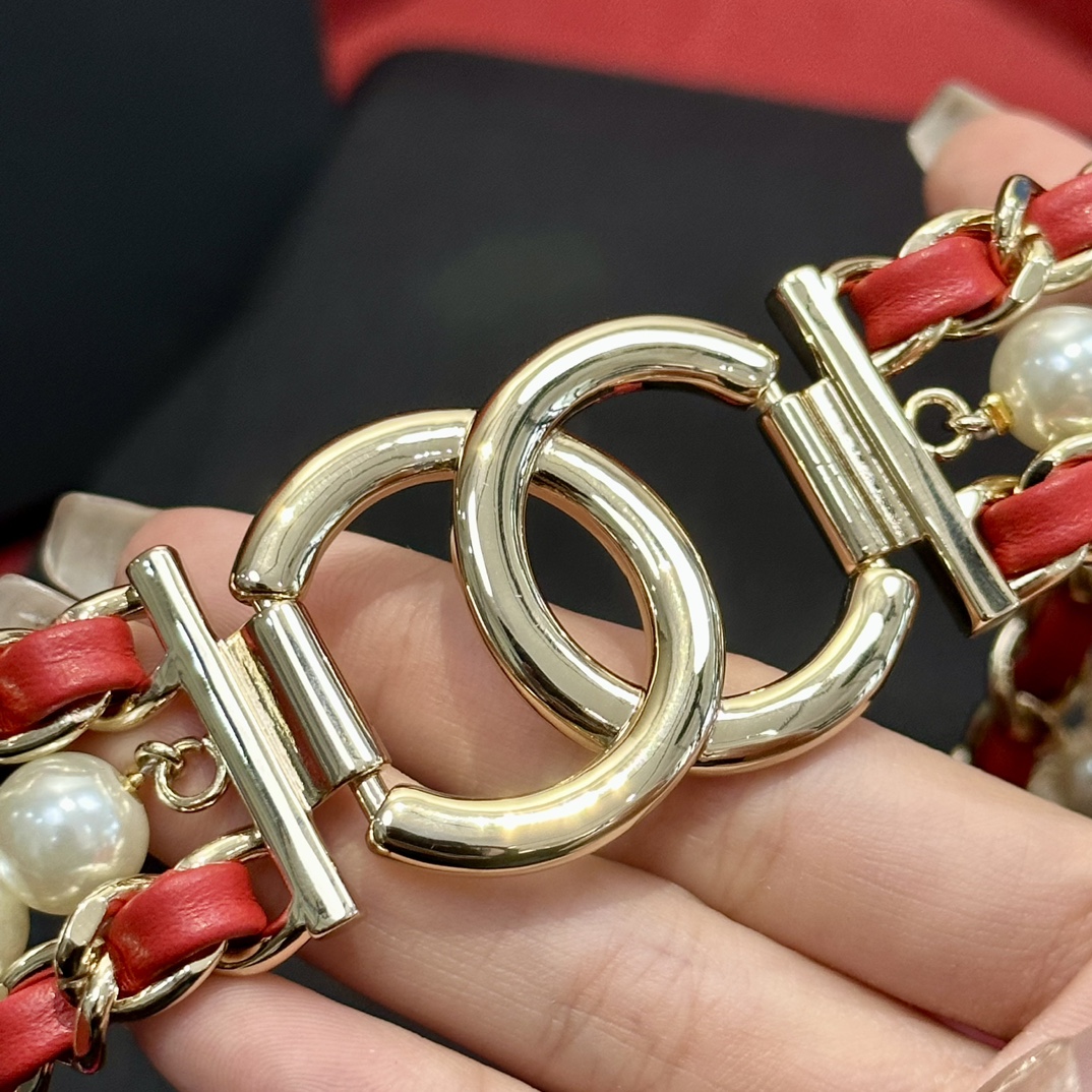 Chanel 代购级 香奈儿 特别的进口金属进口牛皮材质 质感打造 点缀是整体的别致亮点 又不失女人魅力